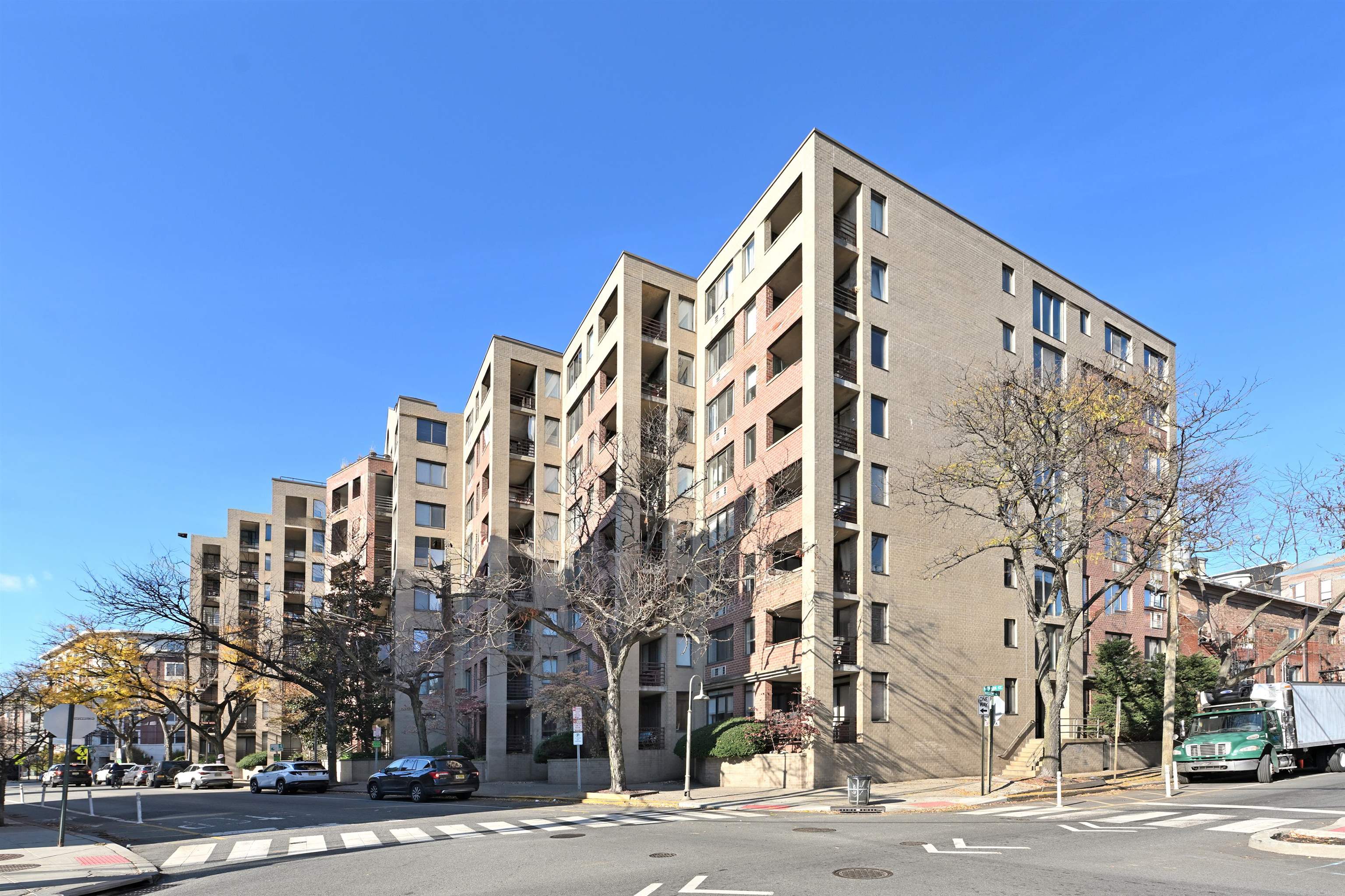 300 NEWARK ST Unit: 6