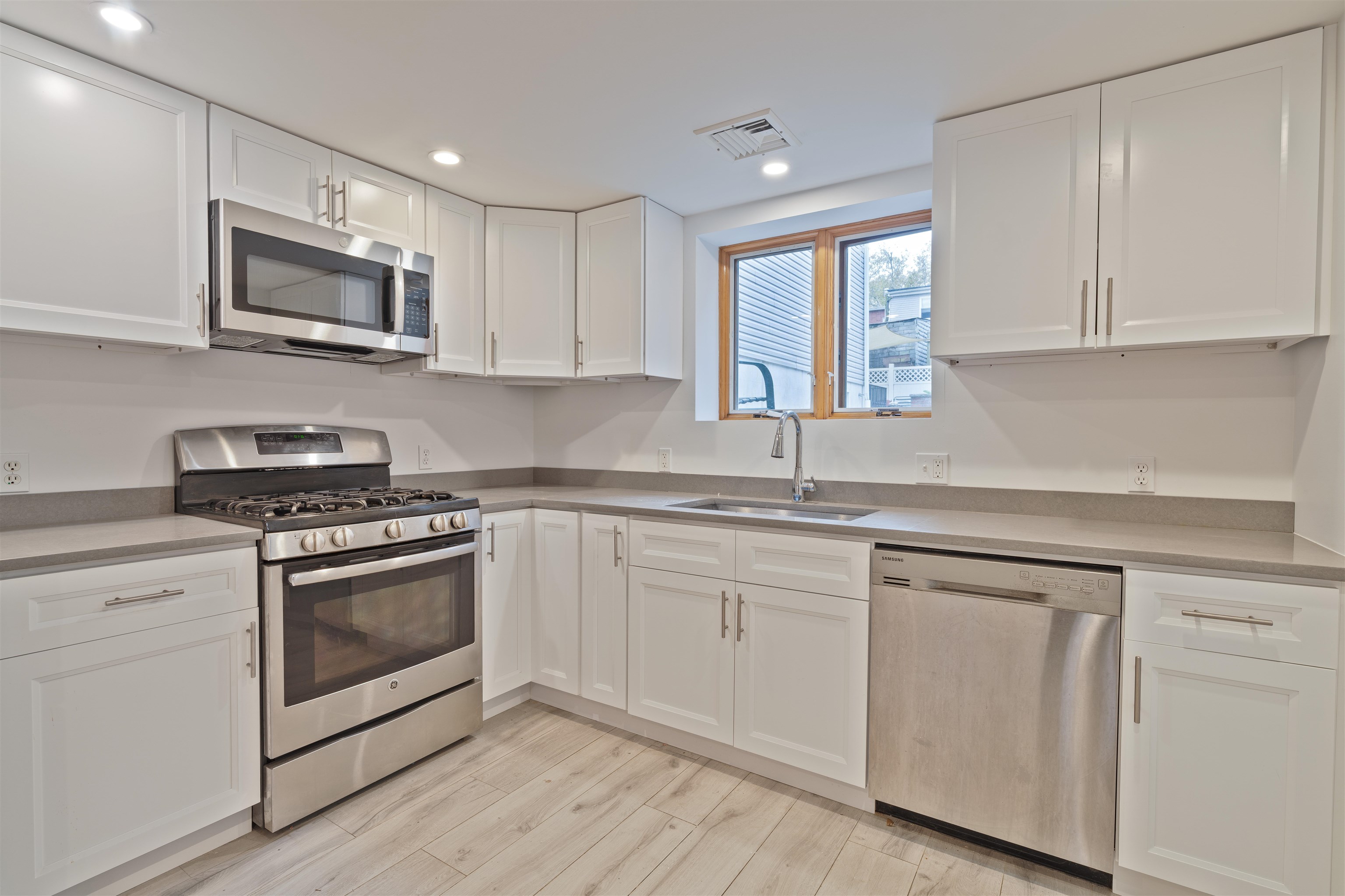 47 POPLAR ST Unit: 1