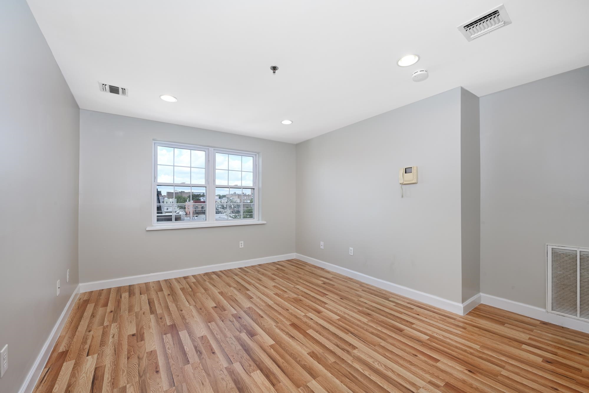 413-415 9TH ST Unit: 201