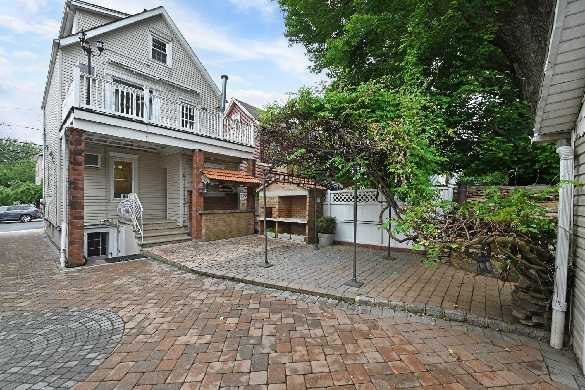 241 GRACE AVE