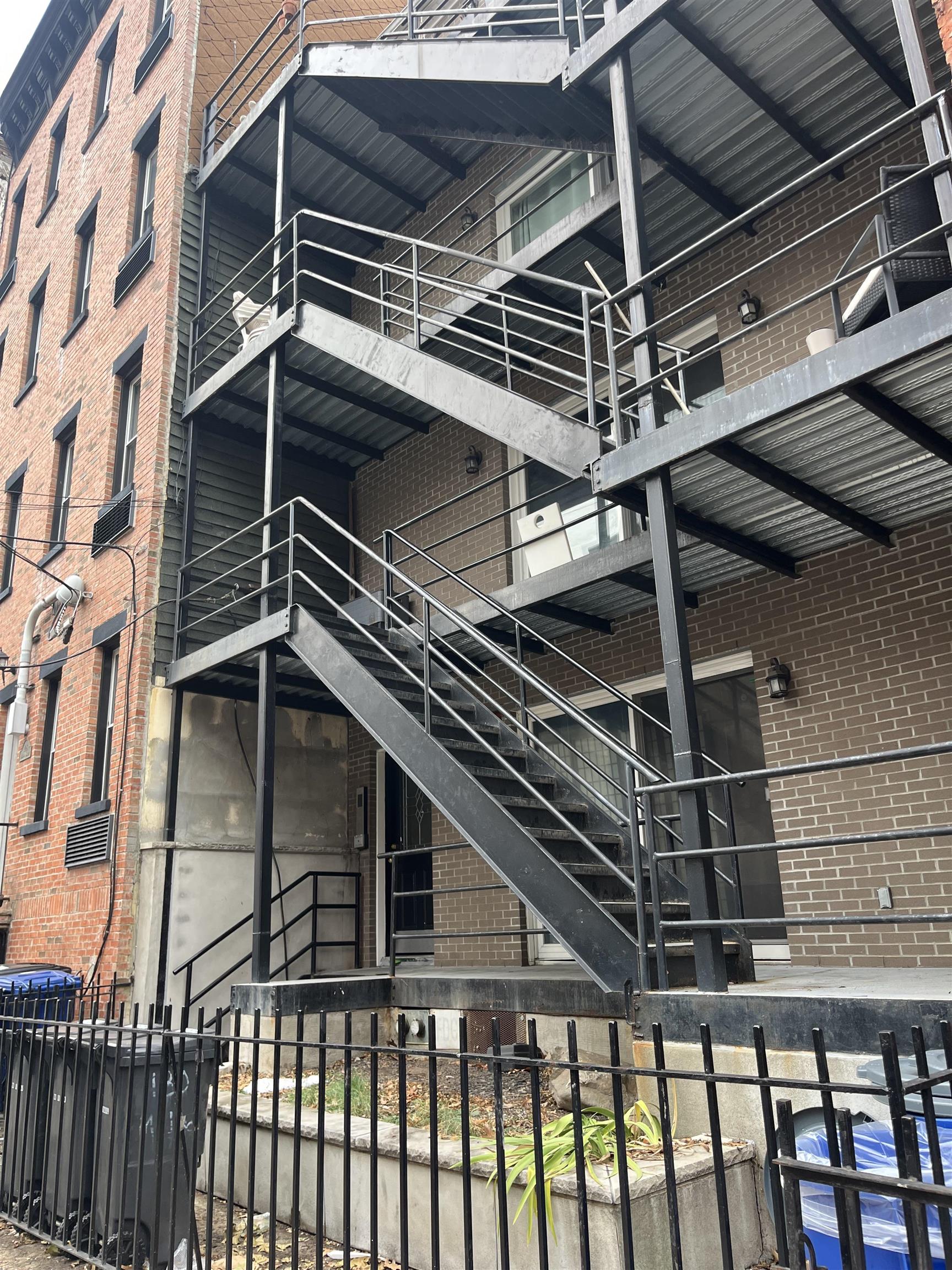 130 MADISON ST Unit: 6