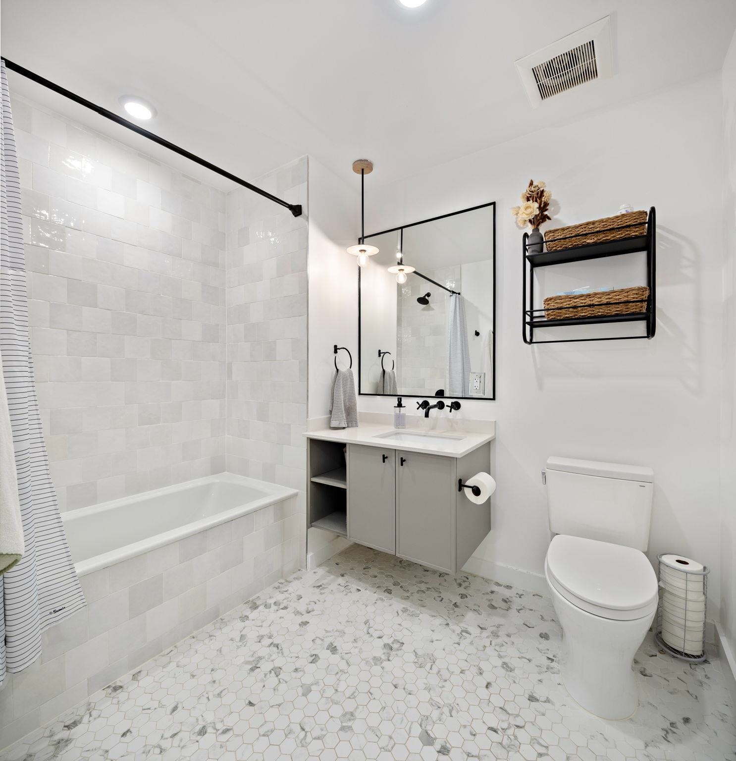 830 PARK AVE Unit: 201