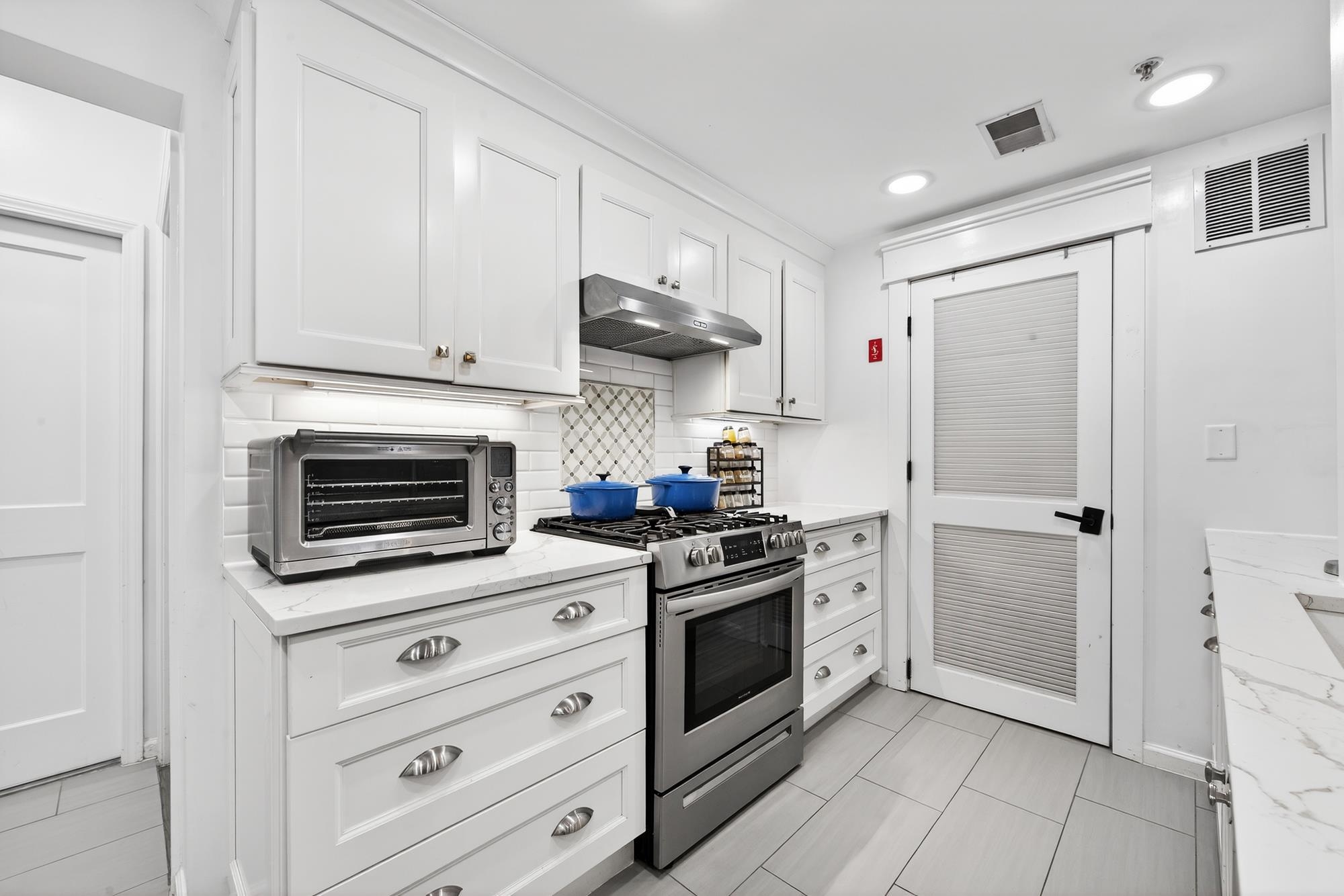 510 MONROE ST Unit: 206