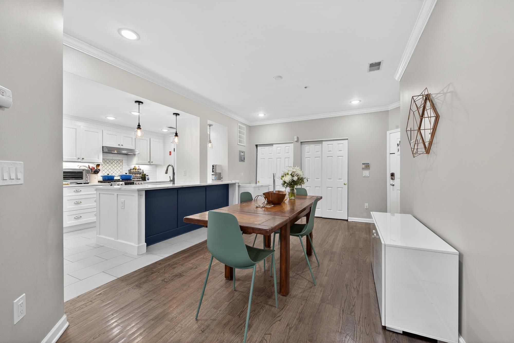 510 MONROE ST Unit: 206