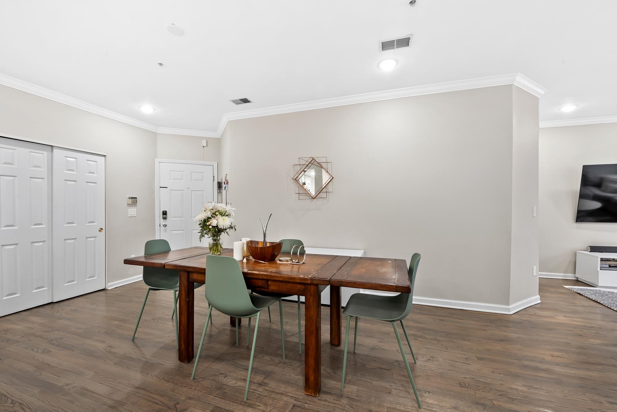 510 MONROE ST Unit: 206