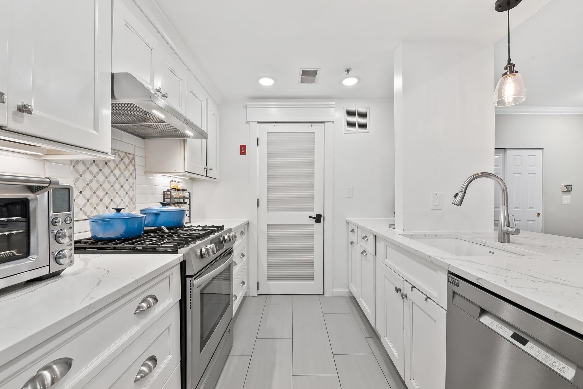 510 MONROE ST Unit: 206