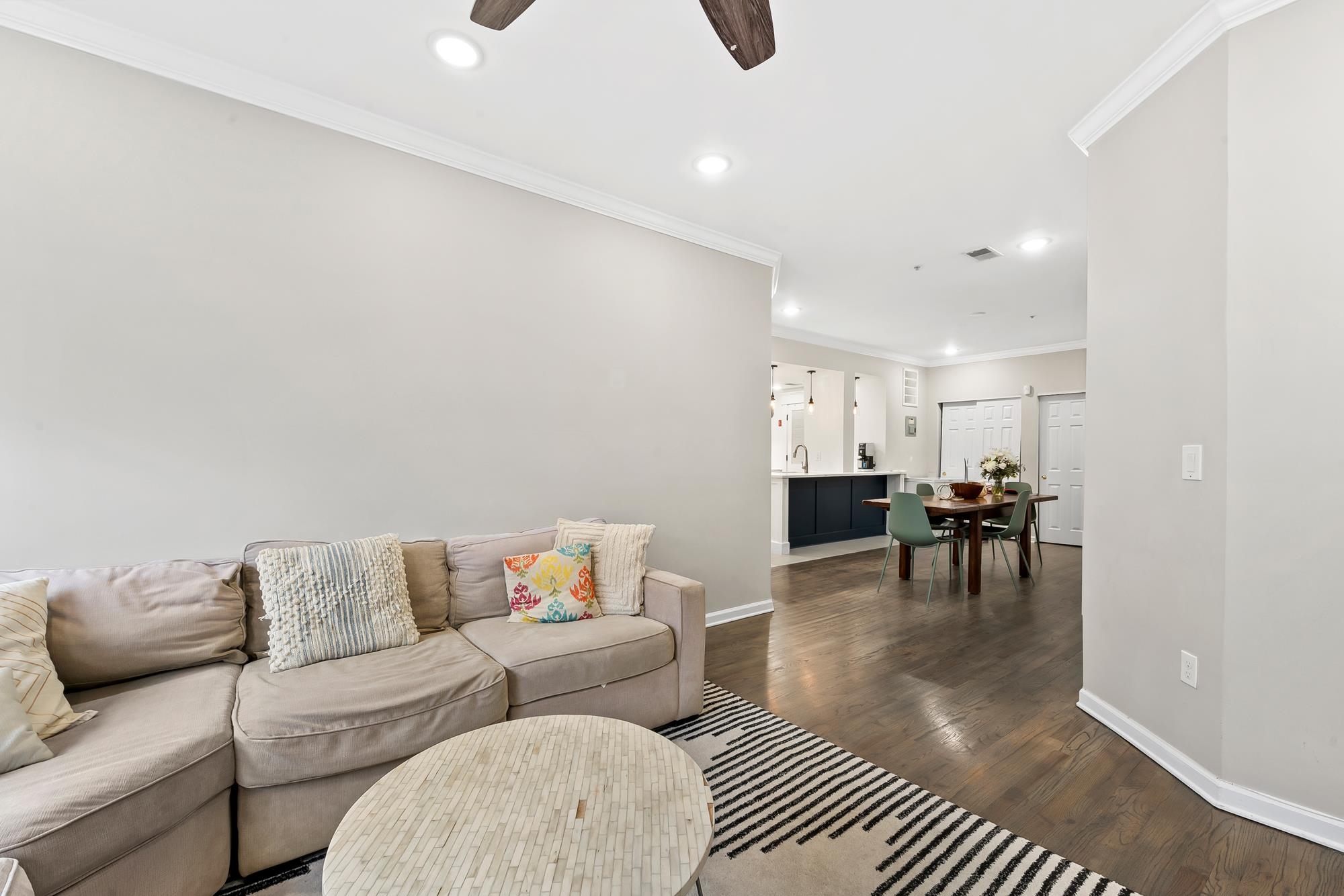 510 MONROE ST Unit: 206