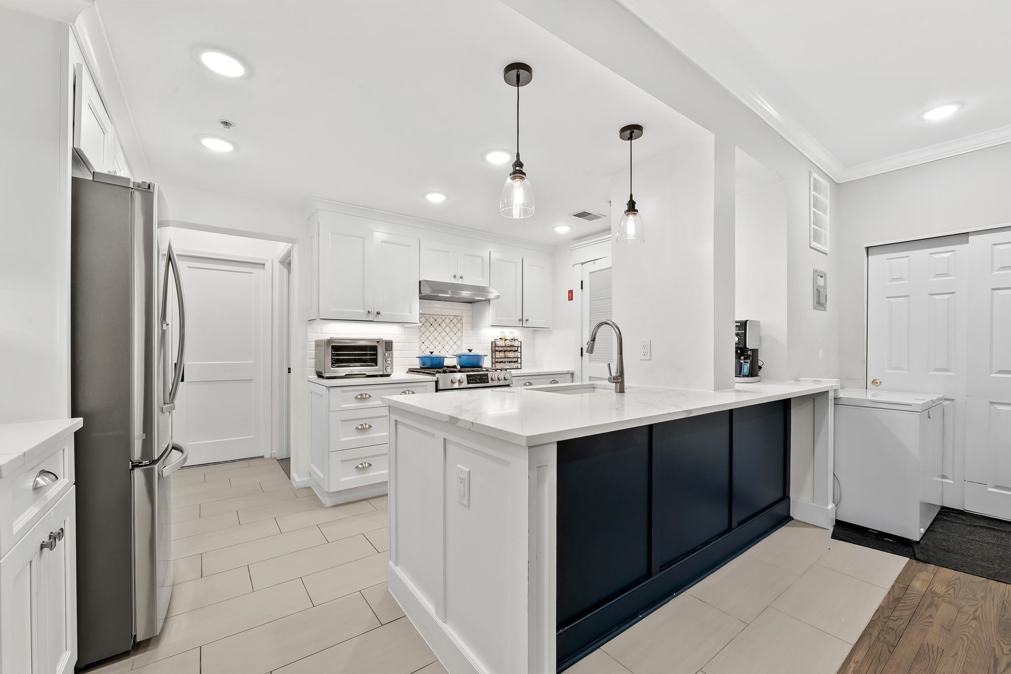 510 MONROE ST Unit: 206