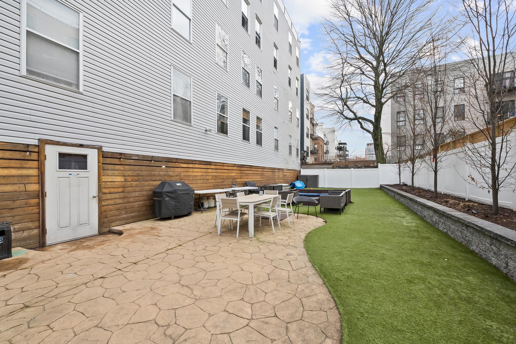 510 MONROE ST Unit: 206