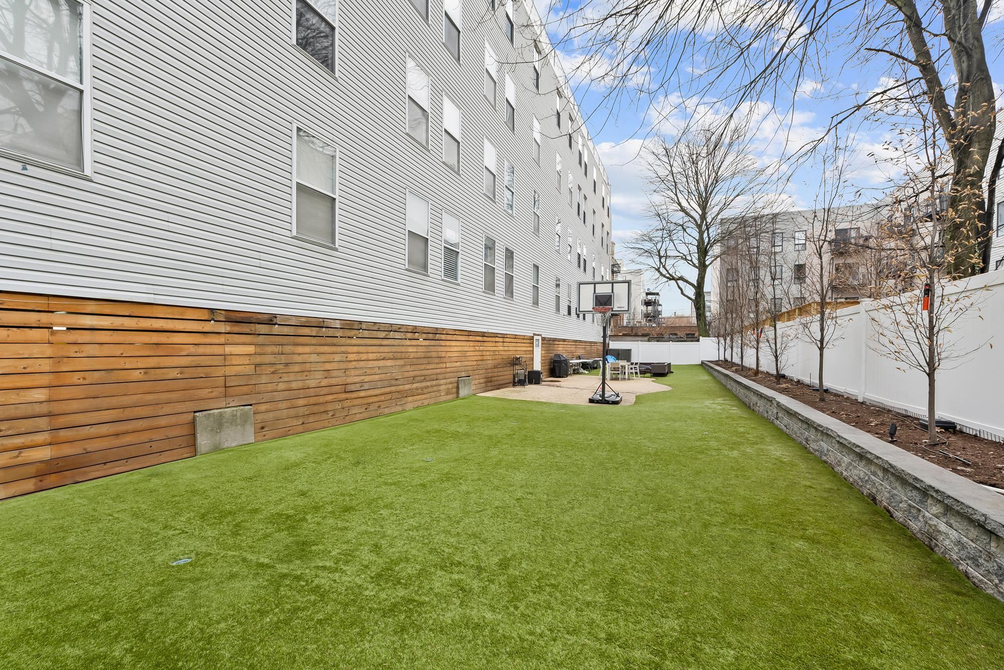 510 MONROE ST Unit: 206