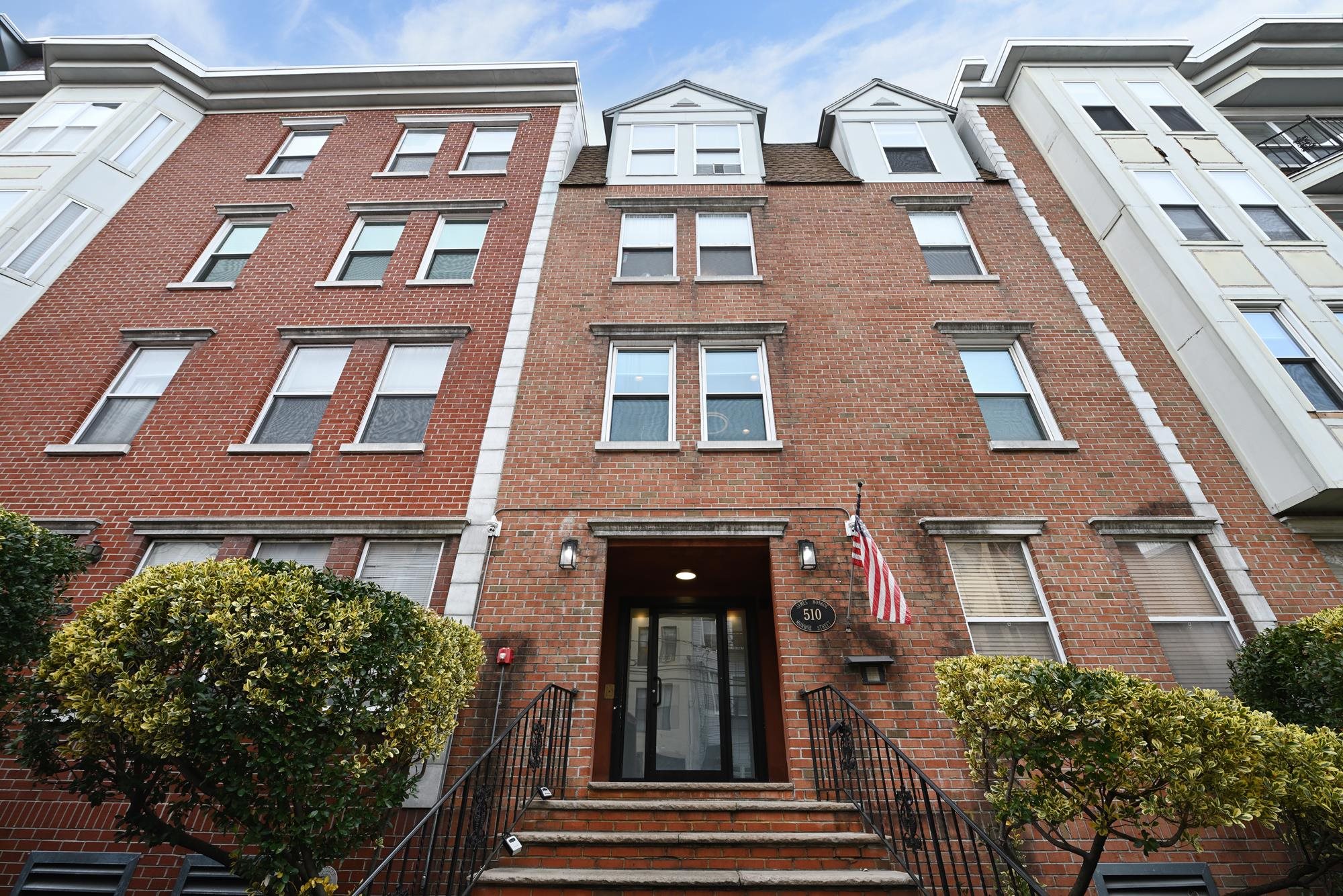 510 MONROE ST Unit: 206