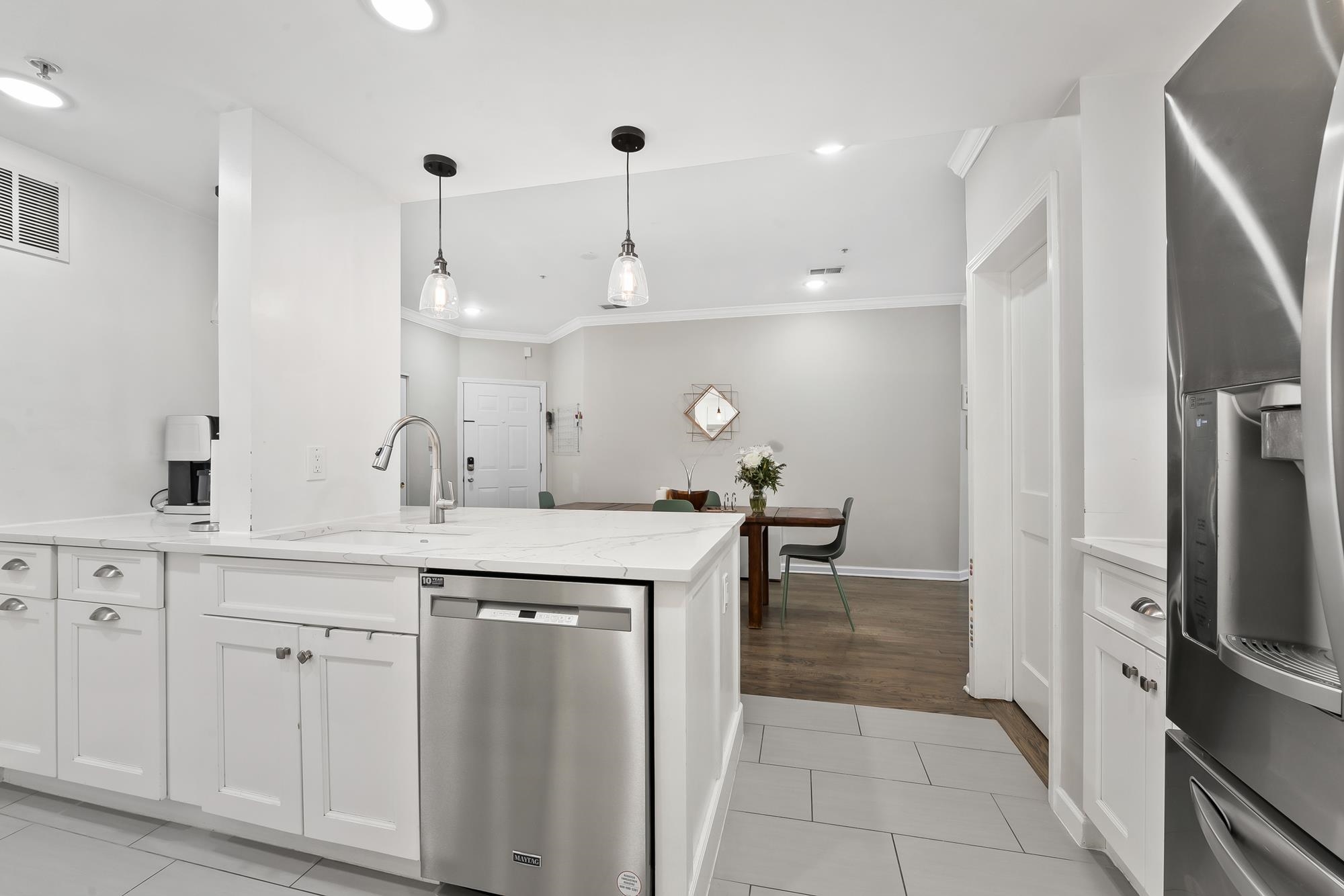 510 MONROE ST Unit: 206