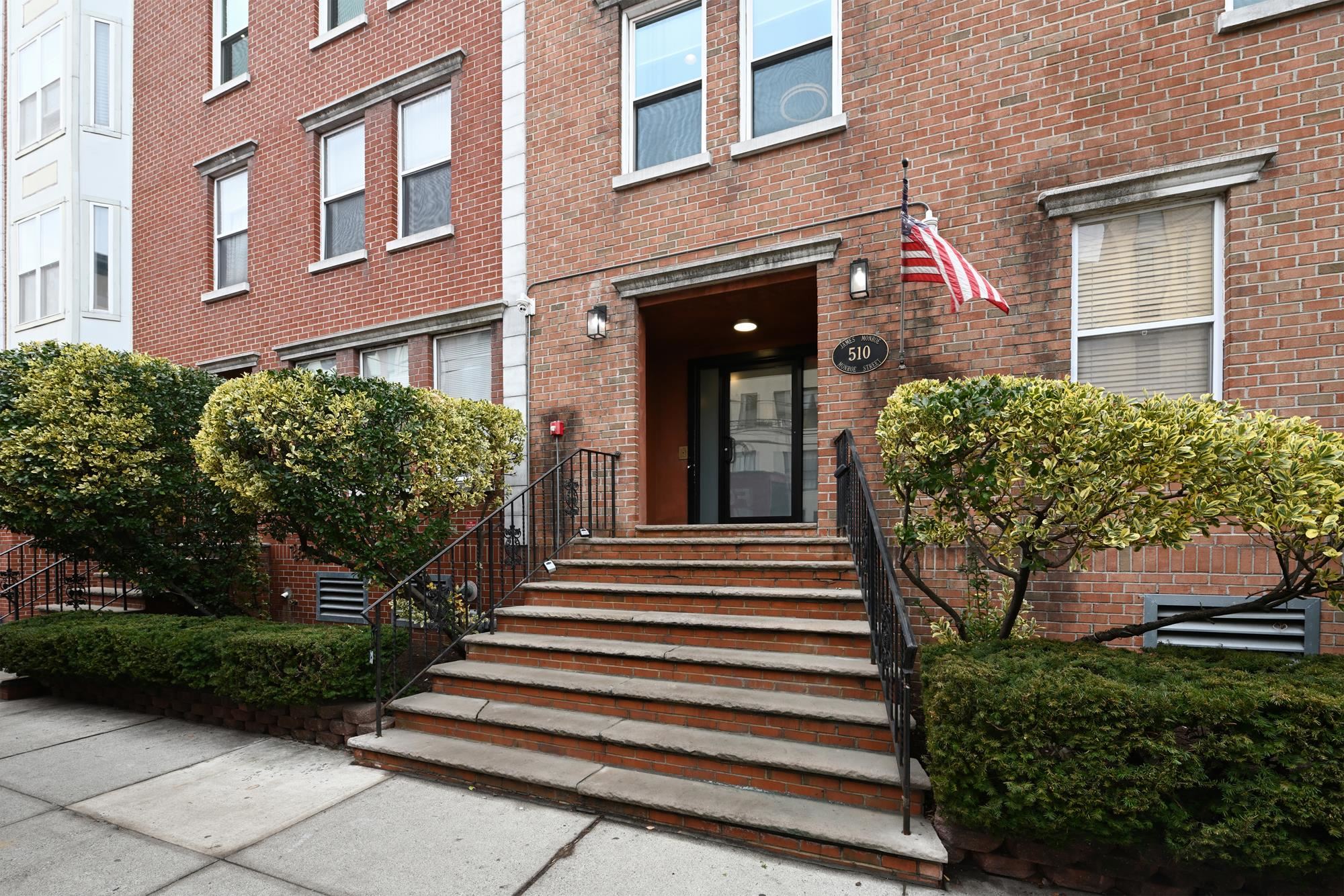 510 MONROE ST Unit: 206