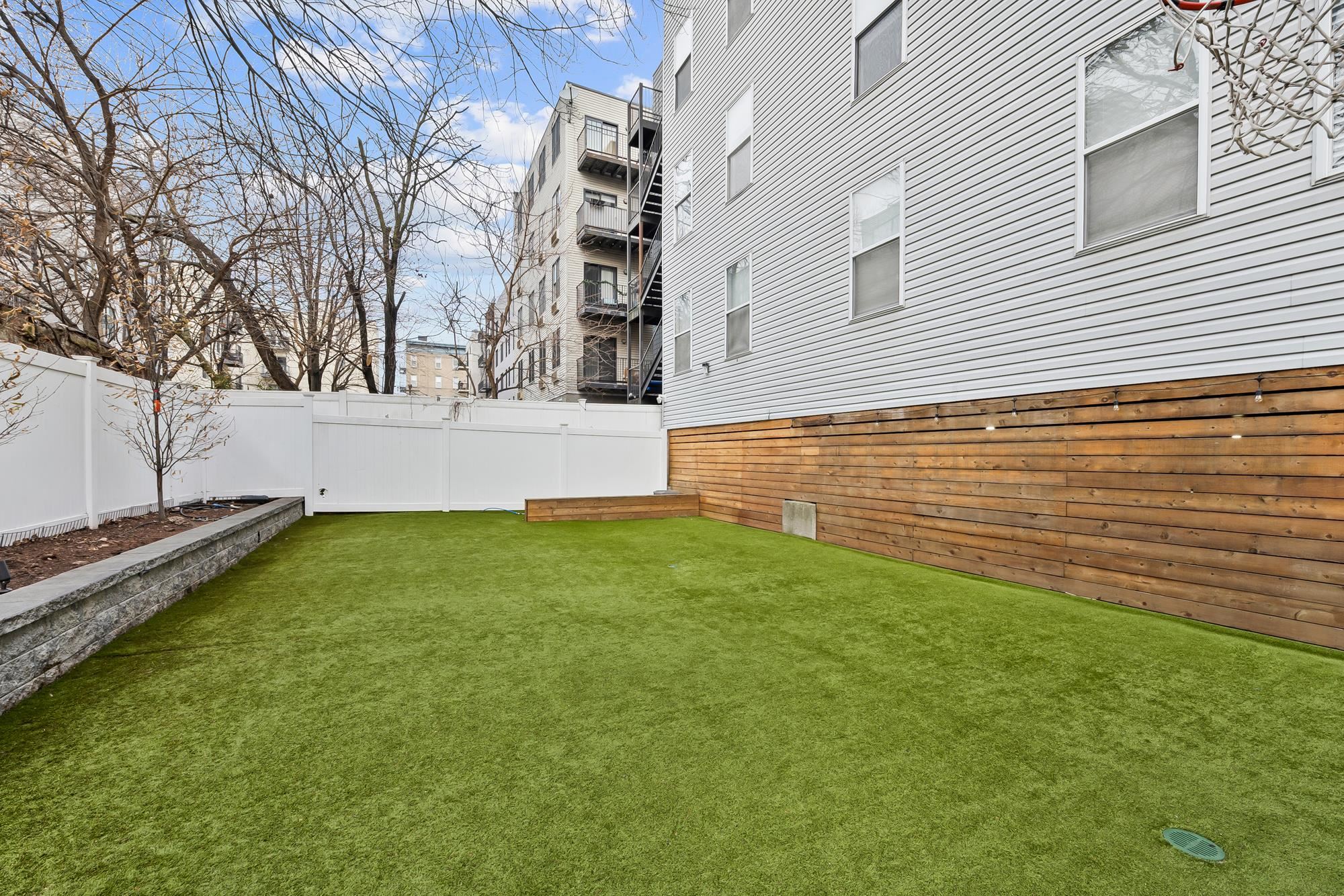 510 MONROE ST Unit: 206