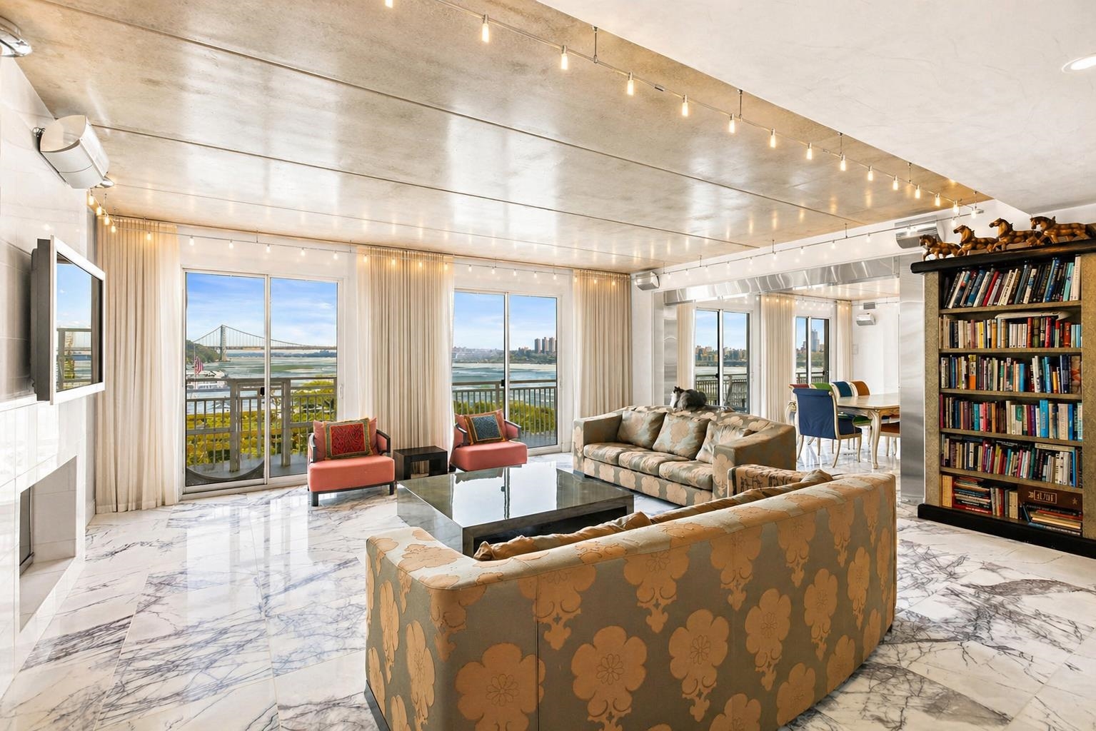 1055 RIVER RD Unit: PH 8