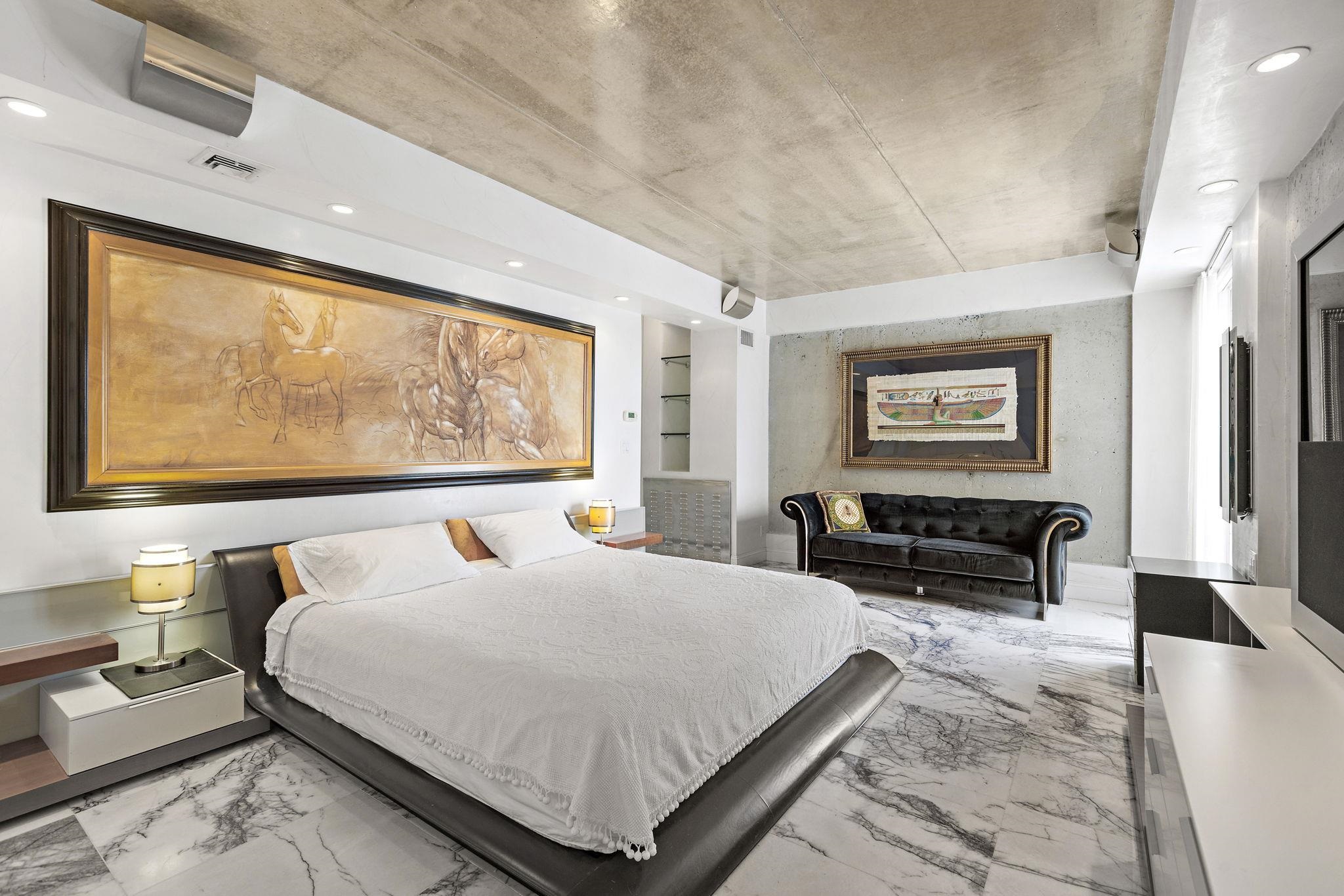 1055 RIVER RD Unit: PH 8