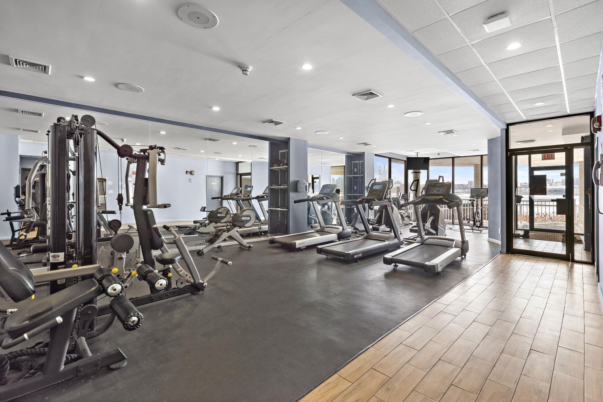 1055 RIVER RD Unit: PH 8