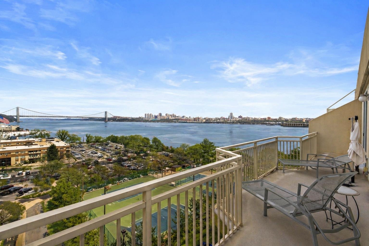 1055 RIVER RD Unit: PH 8