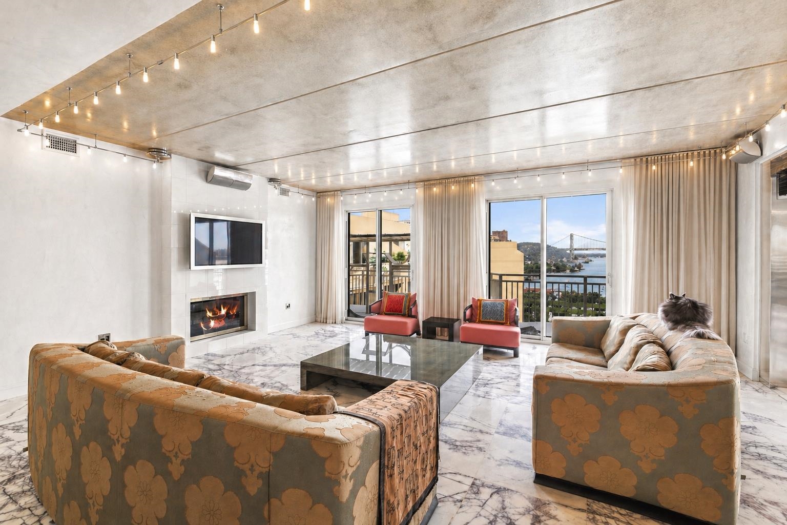 1055 RIVER RD Unit: PH 8