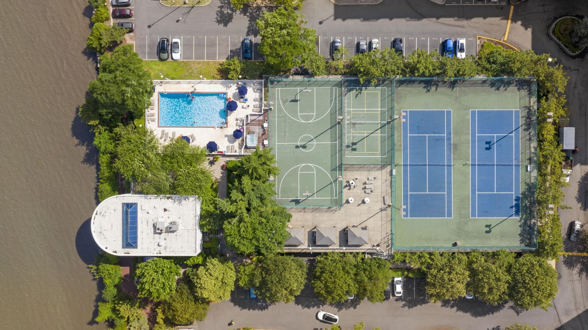 1055 RIVER RD Unit: PH 8