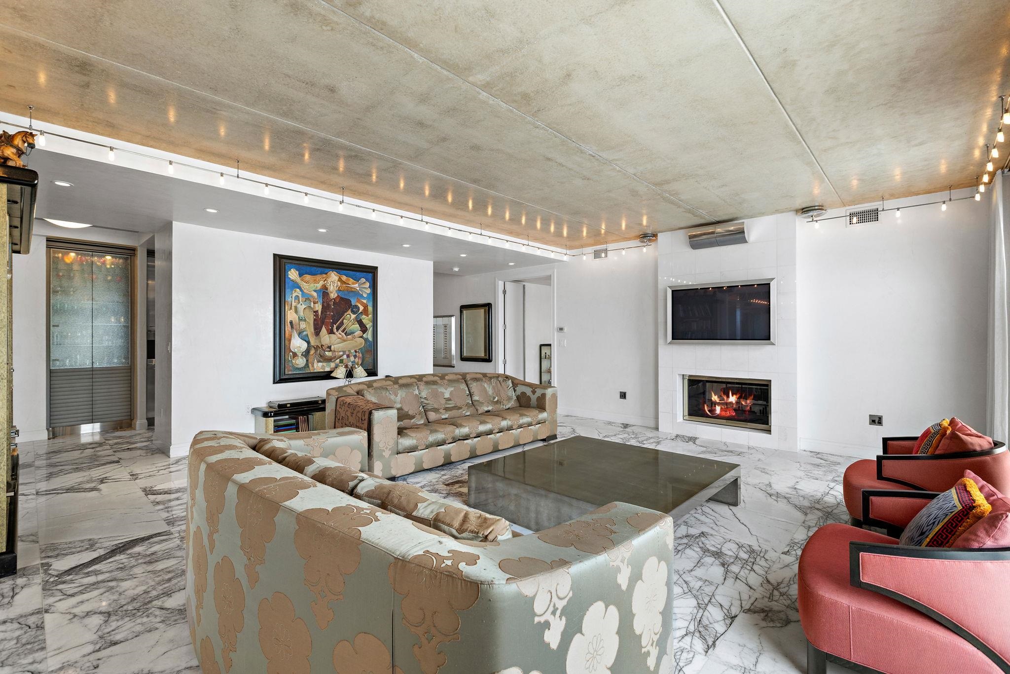 1055 RIVER RD Unit: PH 8