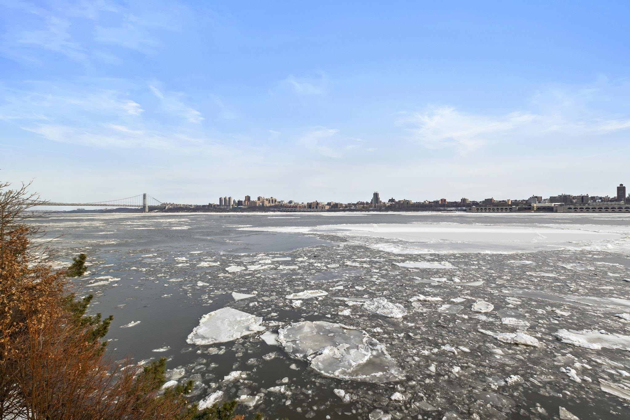 1055 RIVER RD Unit: PH 8