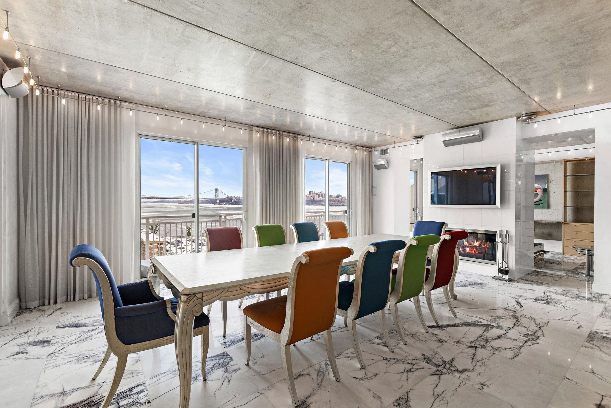 1055 RIVER RD Unit: PH 8