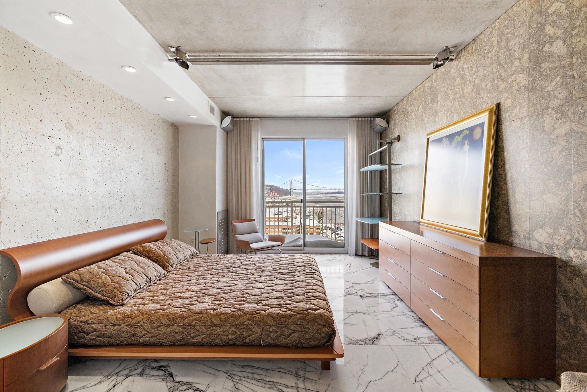 1055 RIVER RD Unit: PH 8