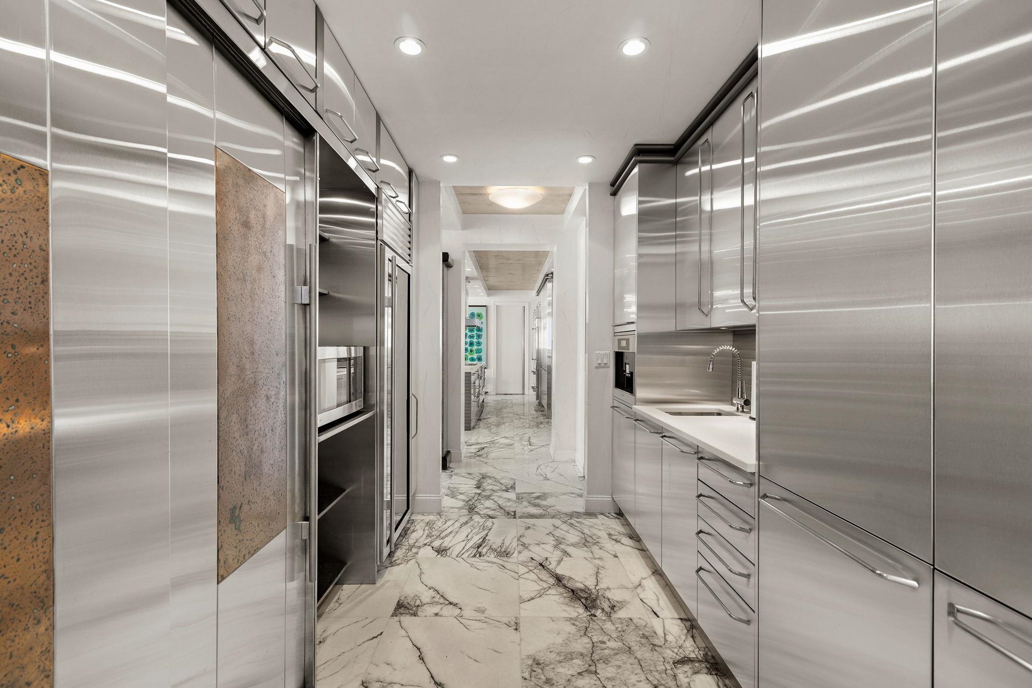 1055 RIVER RD Unit: PH 8