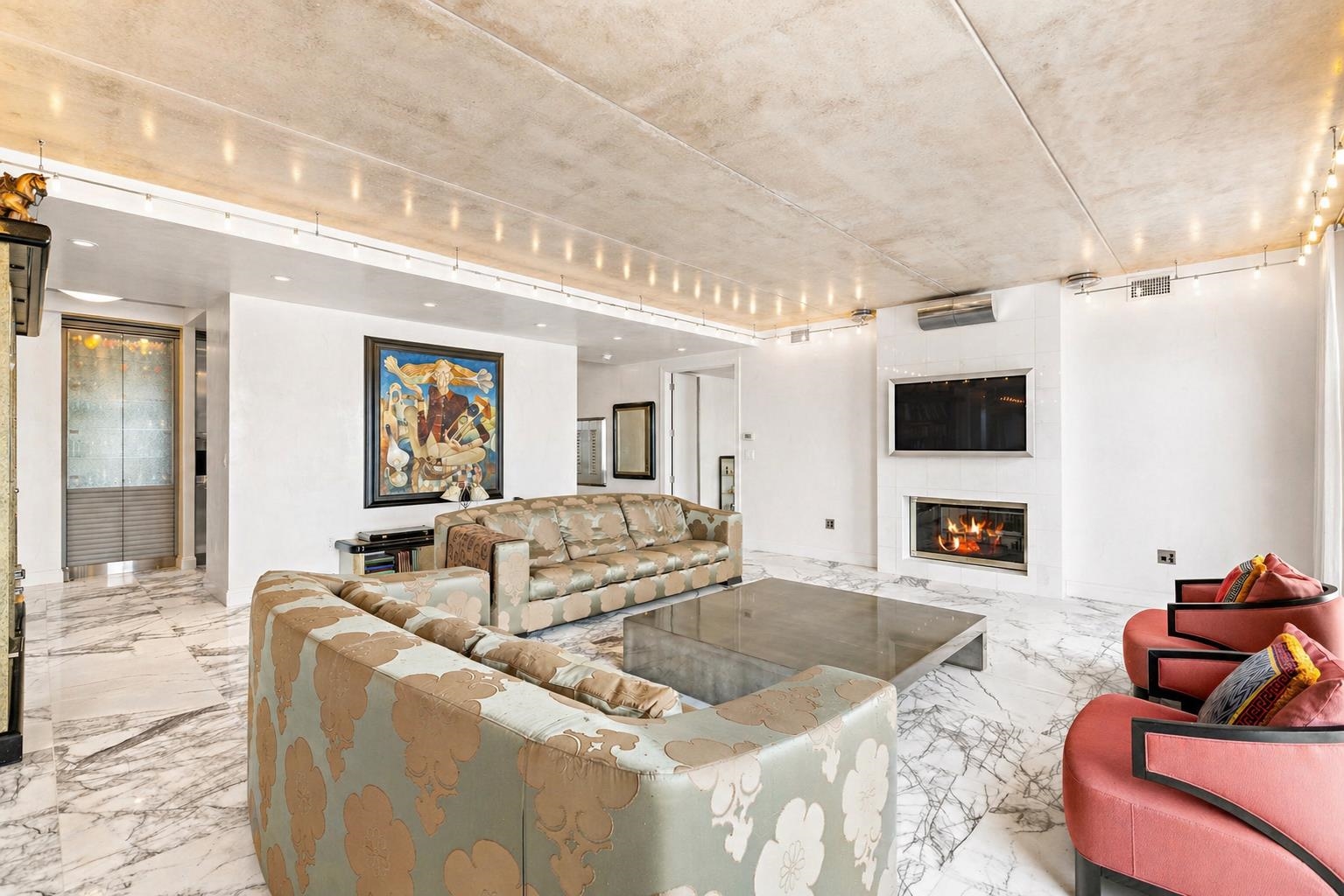 1055 RIVER RD Unit: PH 8