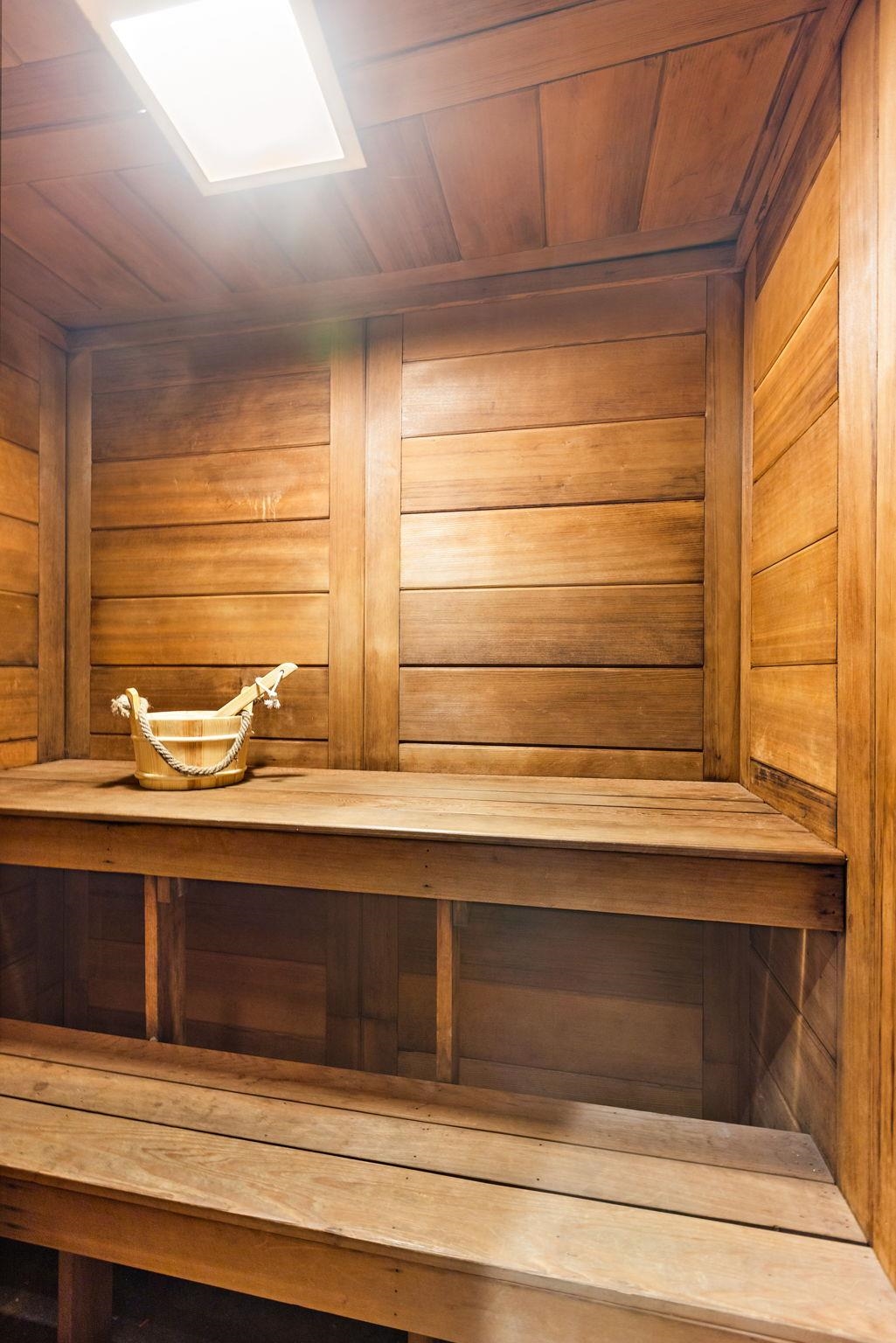 1055 RIVER RD Unit: PH 8