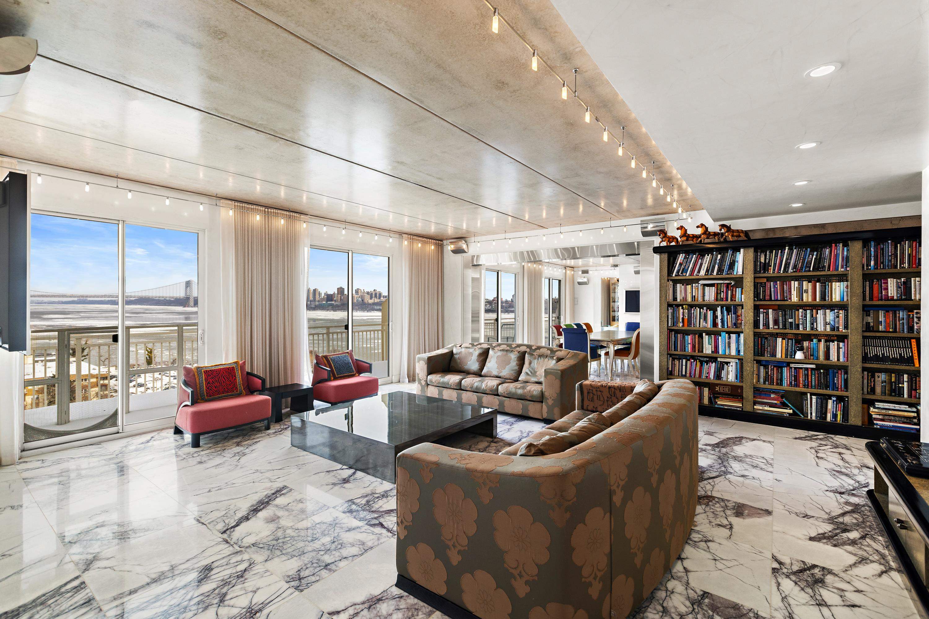 1055 RIVER RD Unit: PH 8