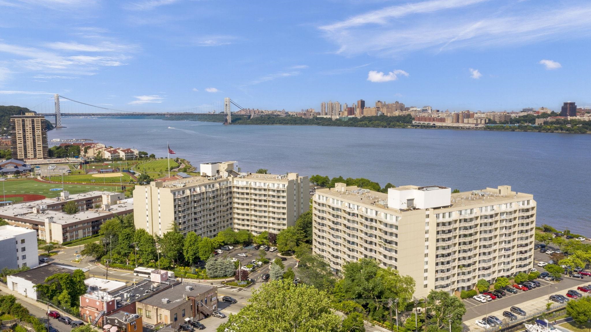 1055 RIVER RD Unit: PH 8