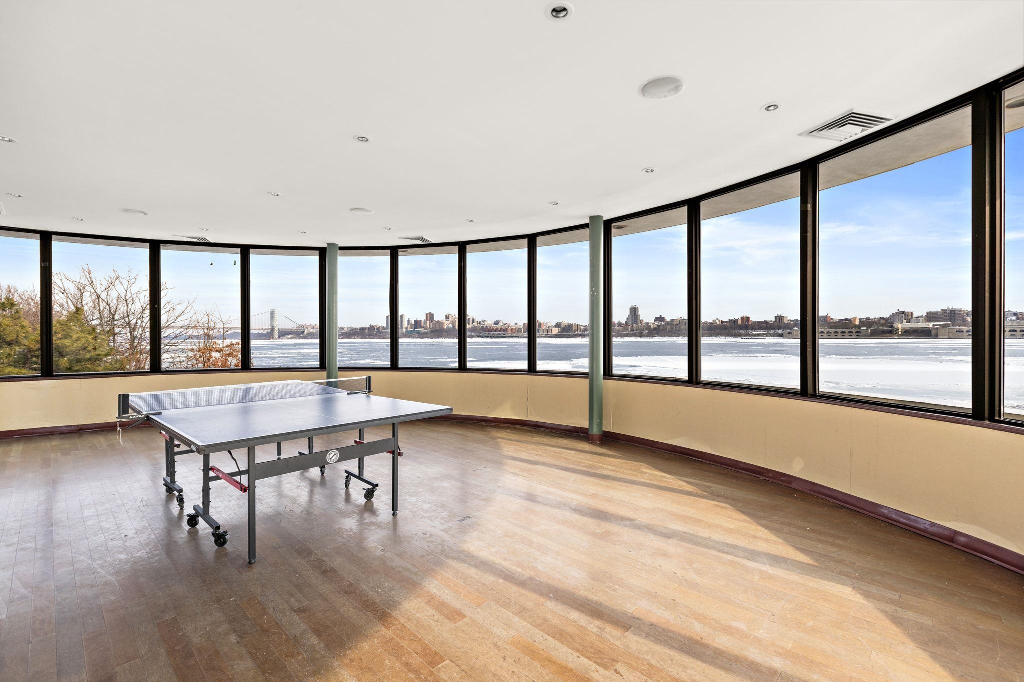 1055 RIVER RD Unit: PH 8