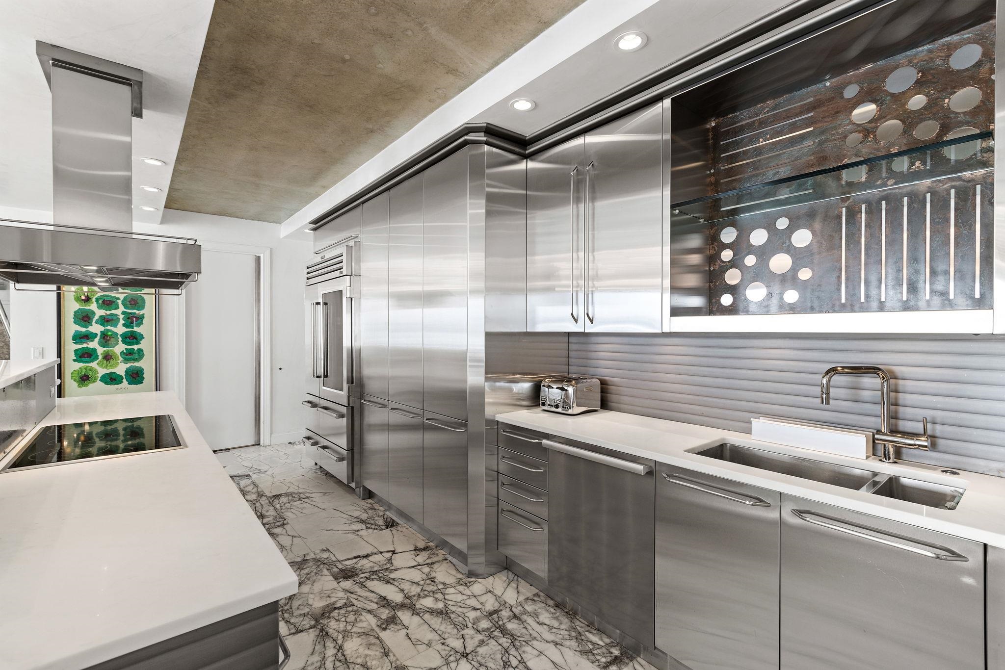 1055 RIVER RD Unit: PH 8