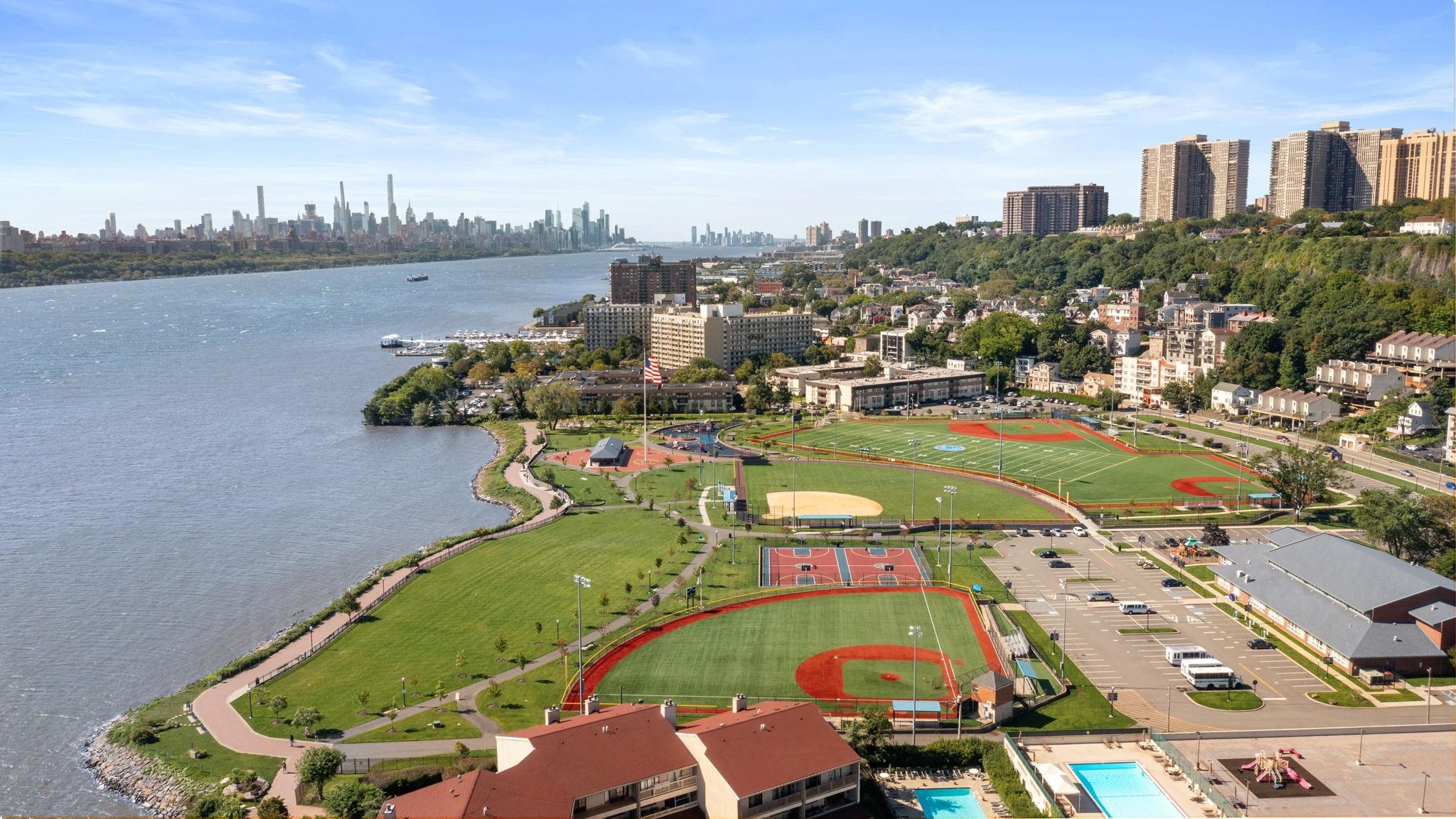 1055 RIVER RD Unit: PH 8