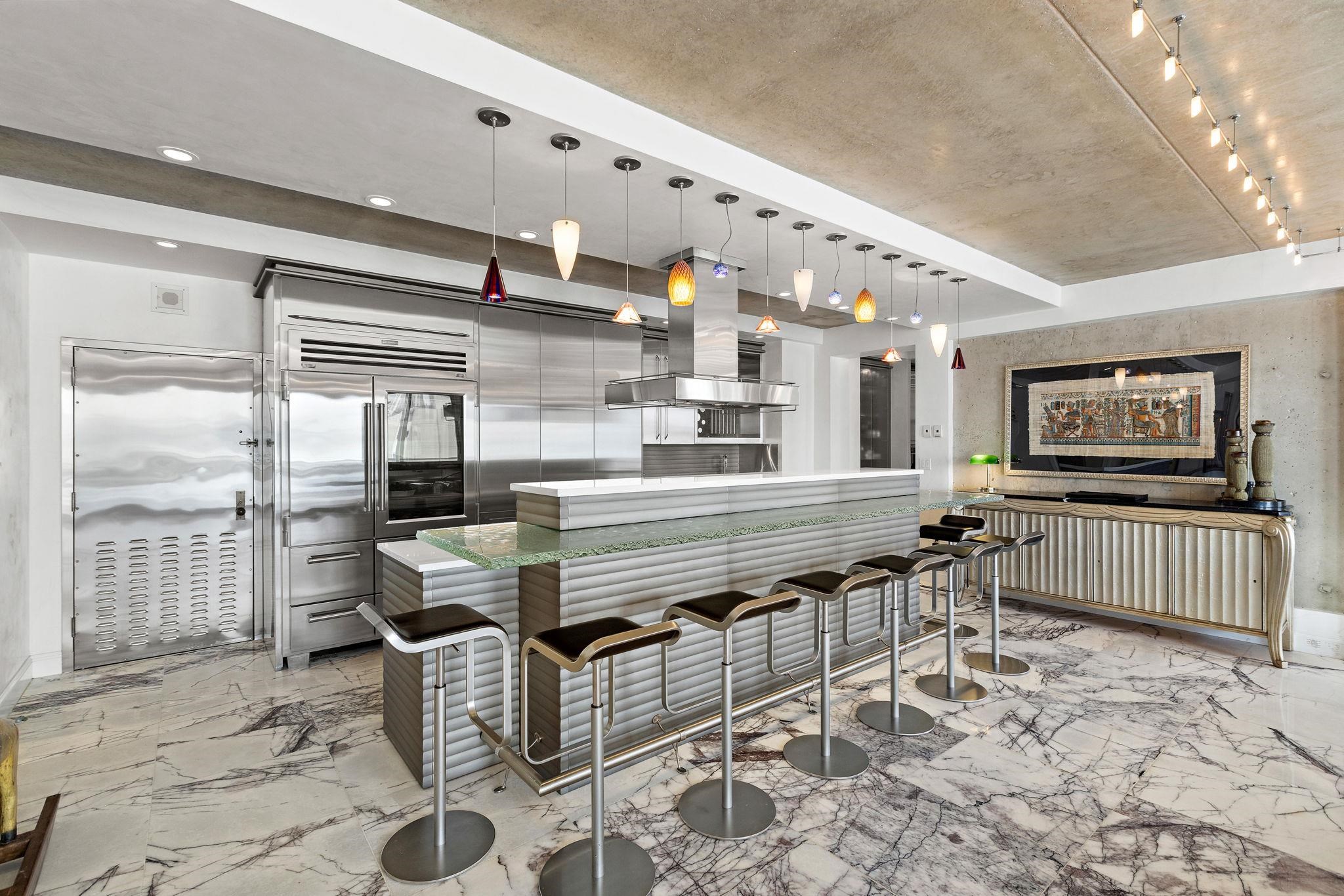 1055 RIVER RD Unit: PH 8