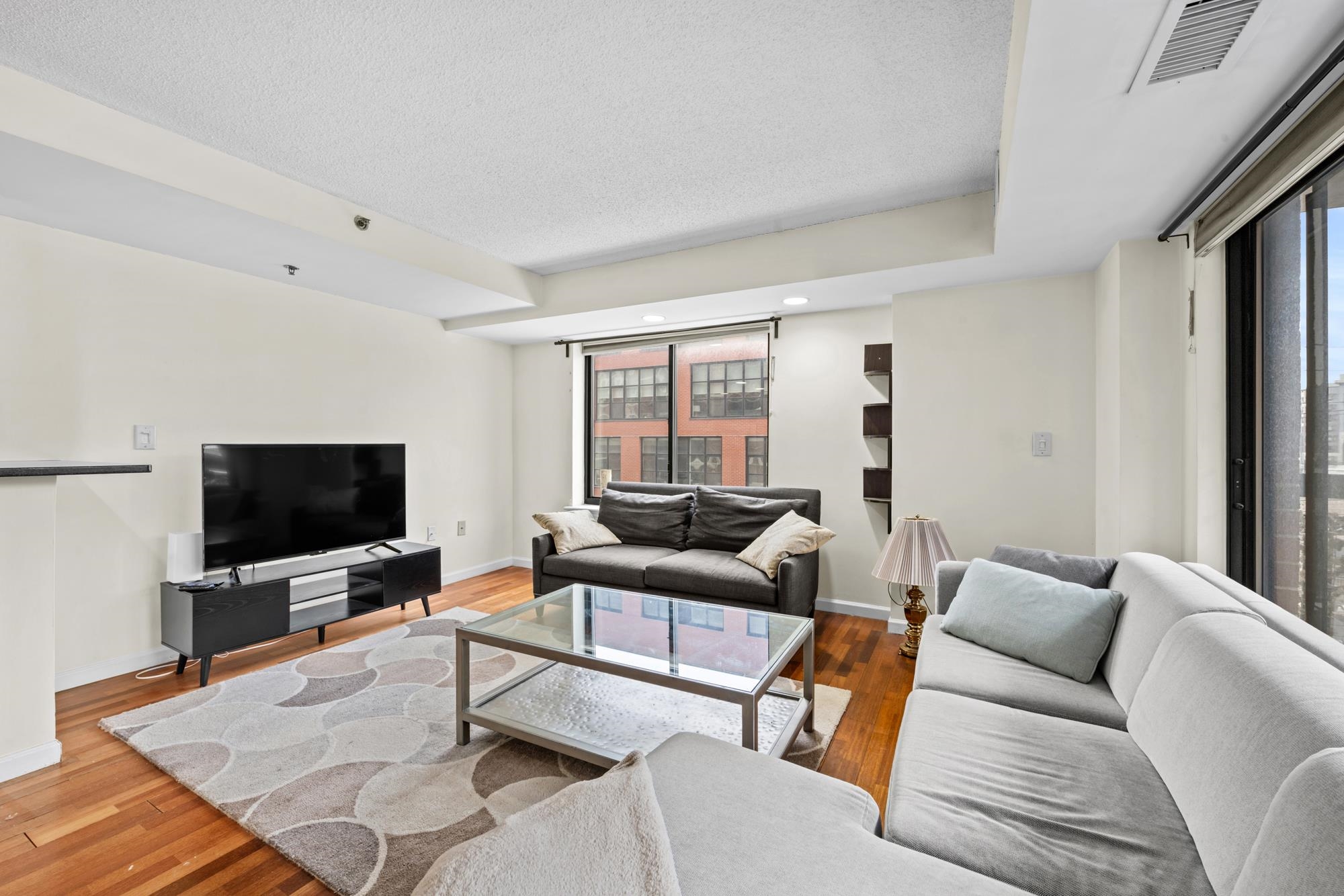 700 1ST ST Unit: 3W