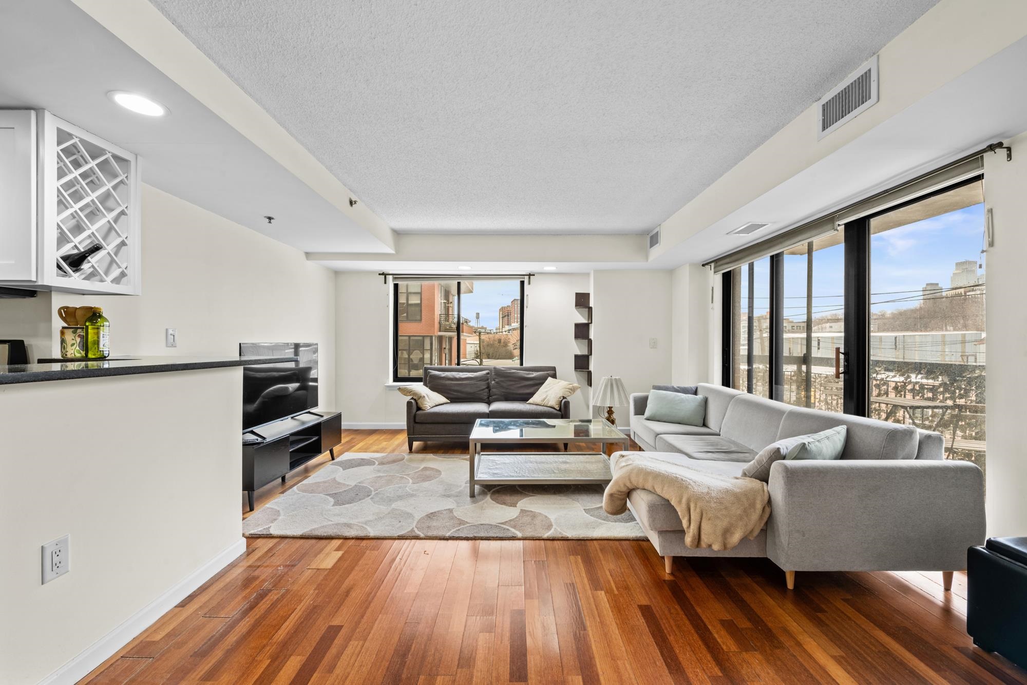 700 1ST ST Unit: 3W