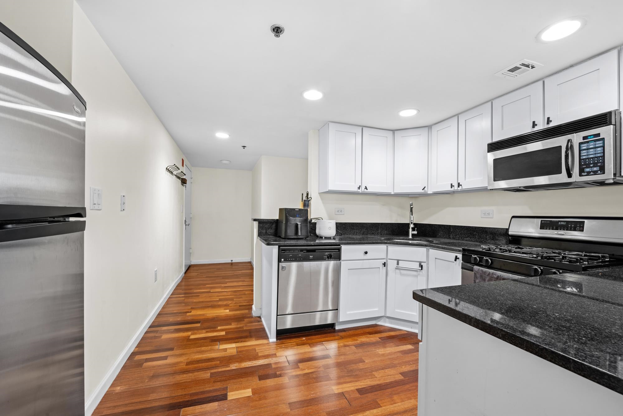 700 1ST ST Unit: 3W