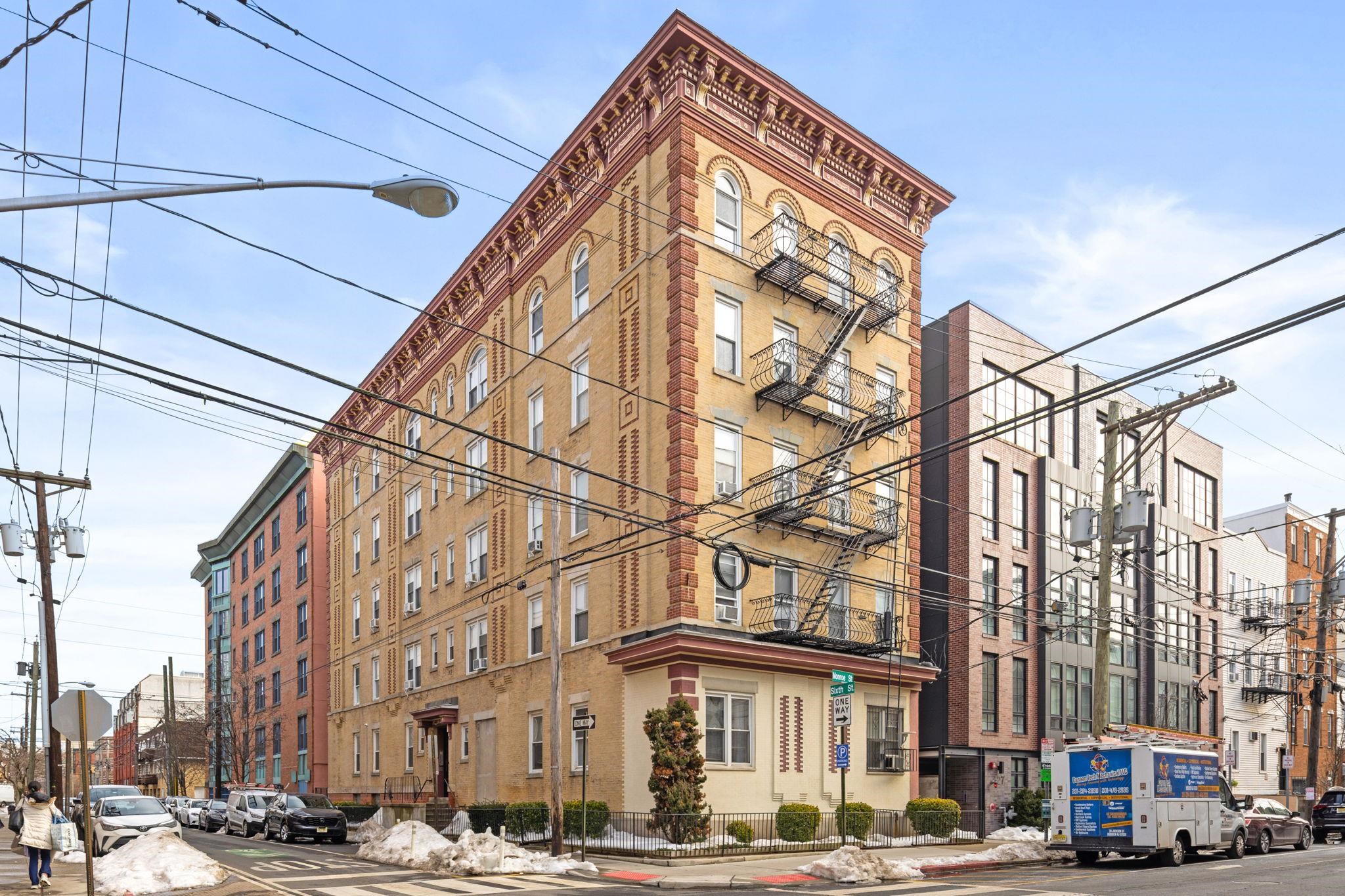 533 MONROE ST Unit: 1A