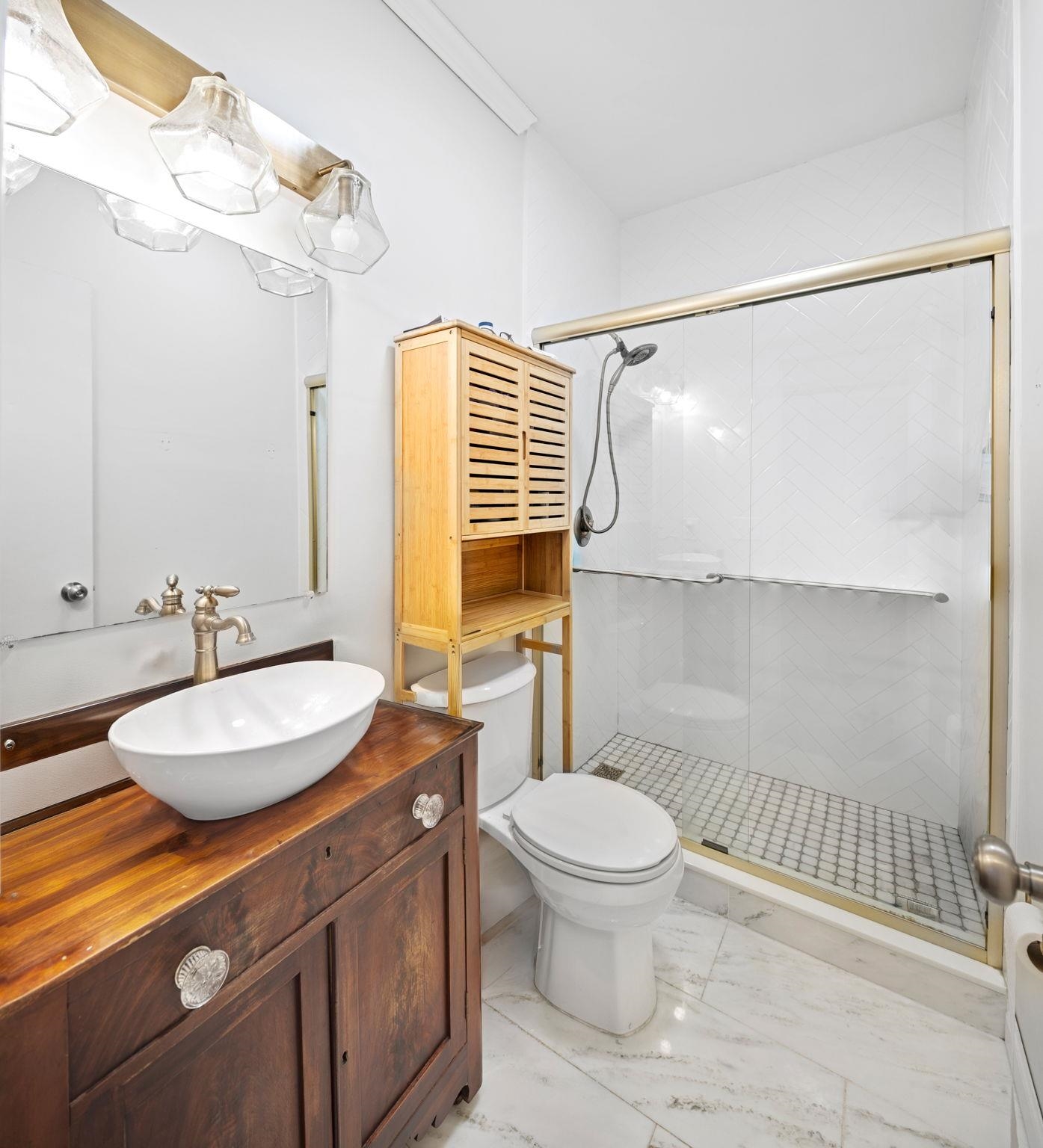 533 MONROE ST Unit: 1A