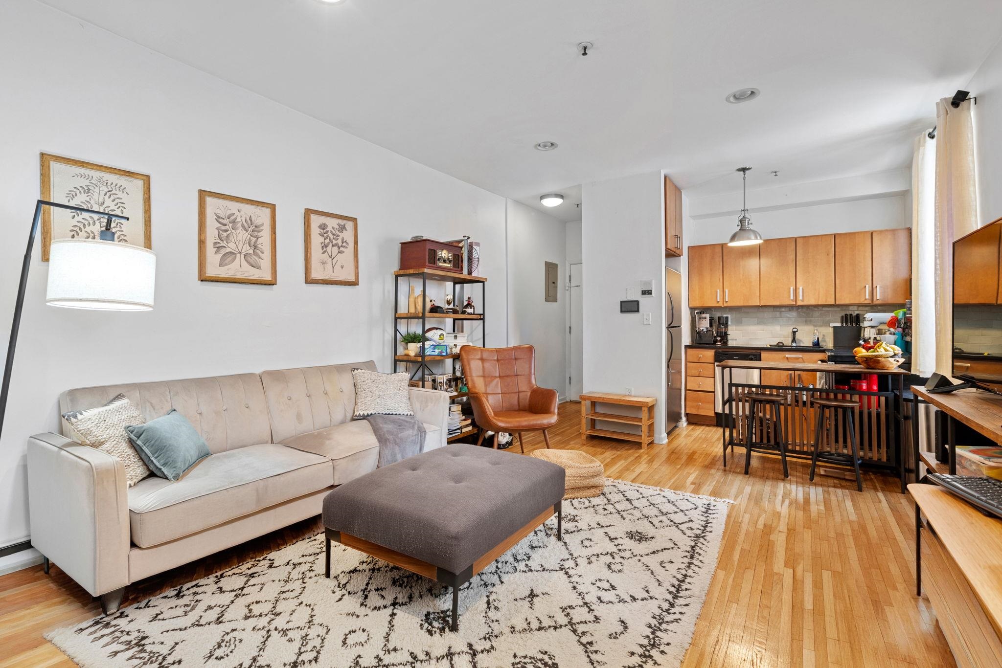 533 MONROE ST Unit: 1A