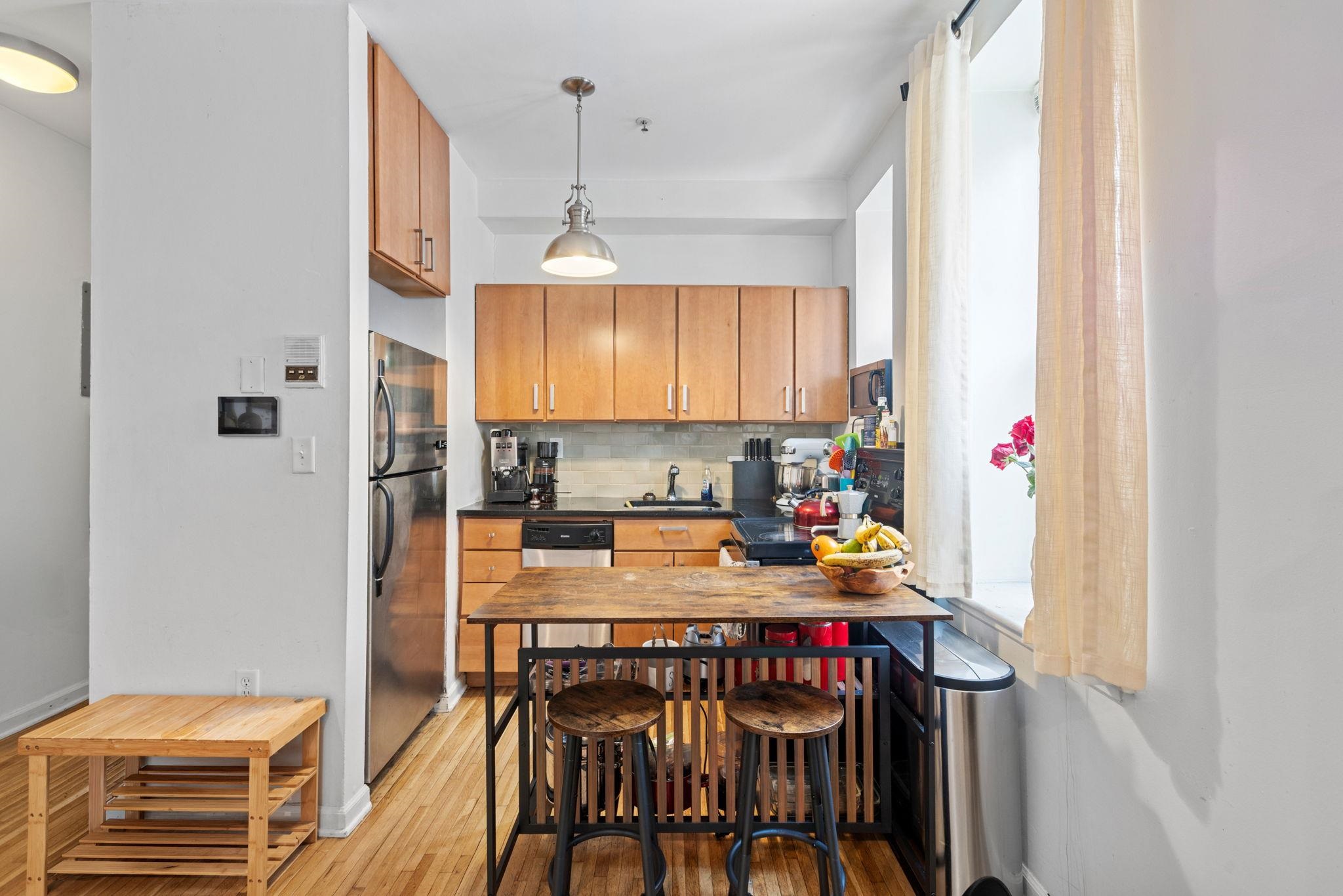 533 MONROE ST Unit: 1A
