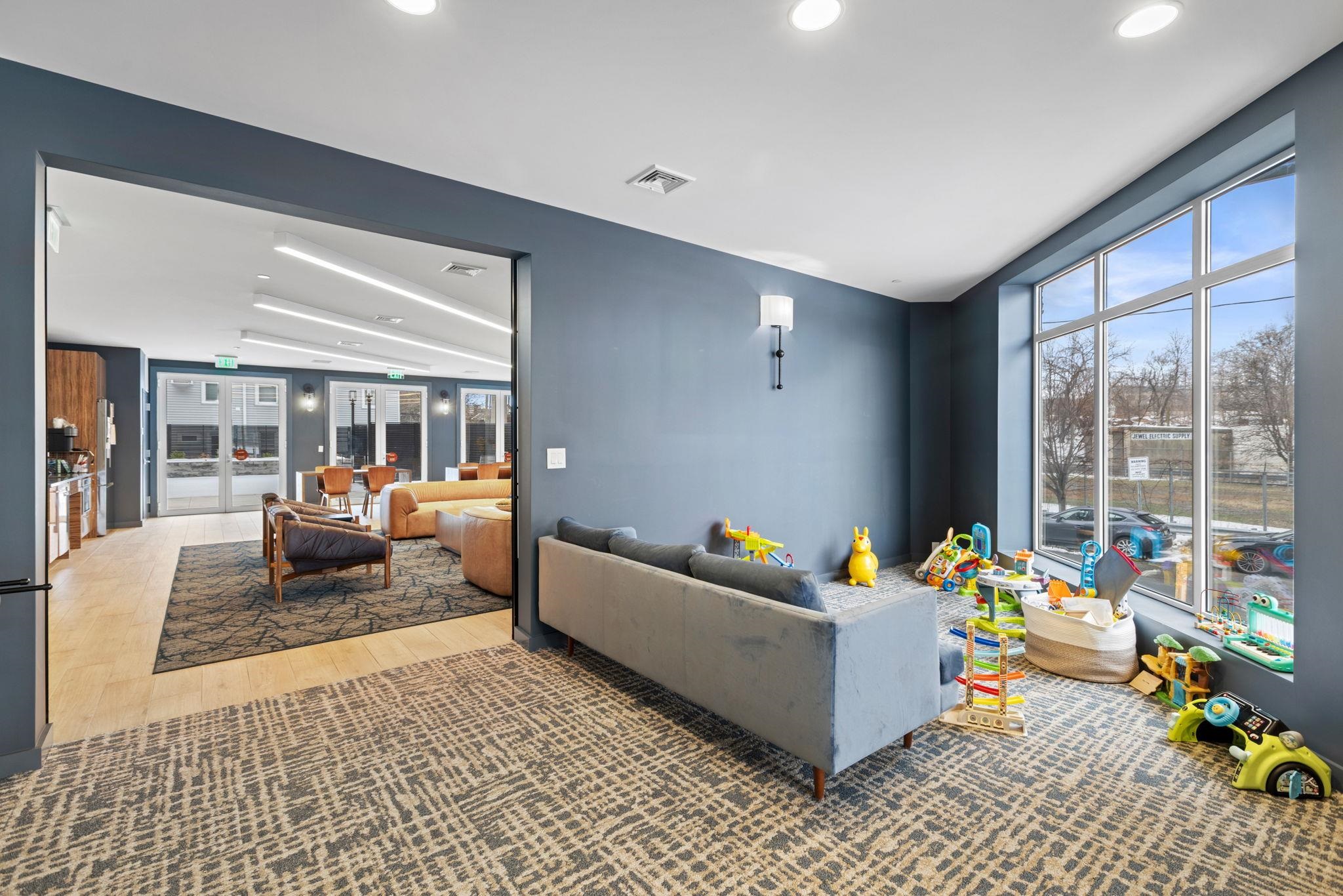 425 3RD ST Unit: 317