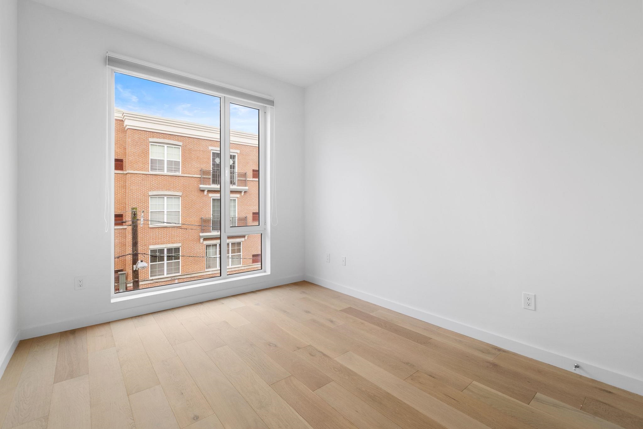 425 3RD ST Unit: 317