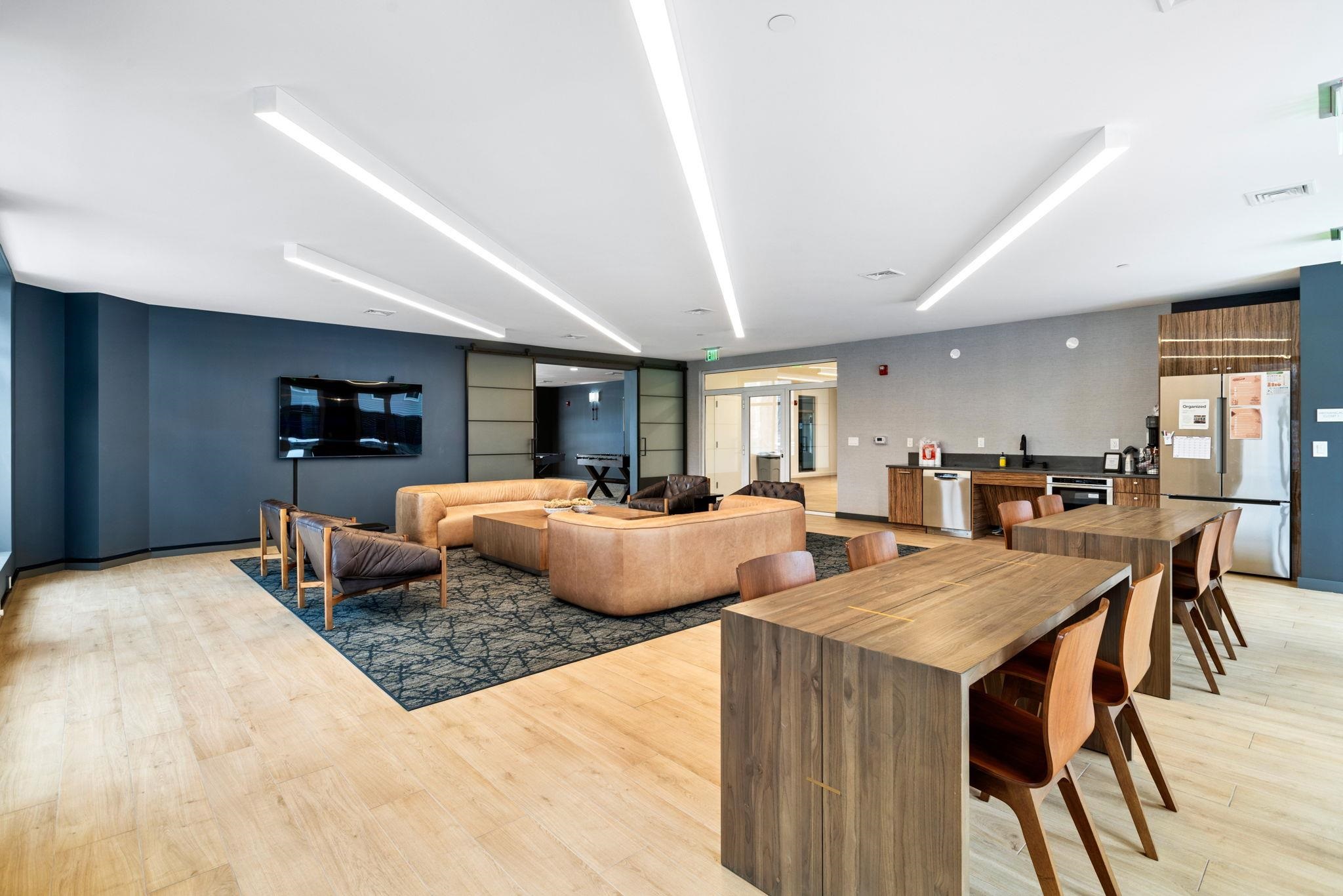 425 3RD ST Unit: 317