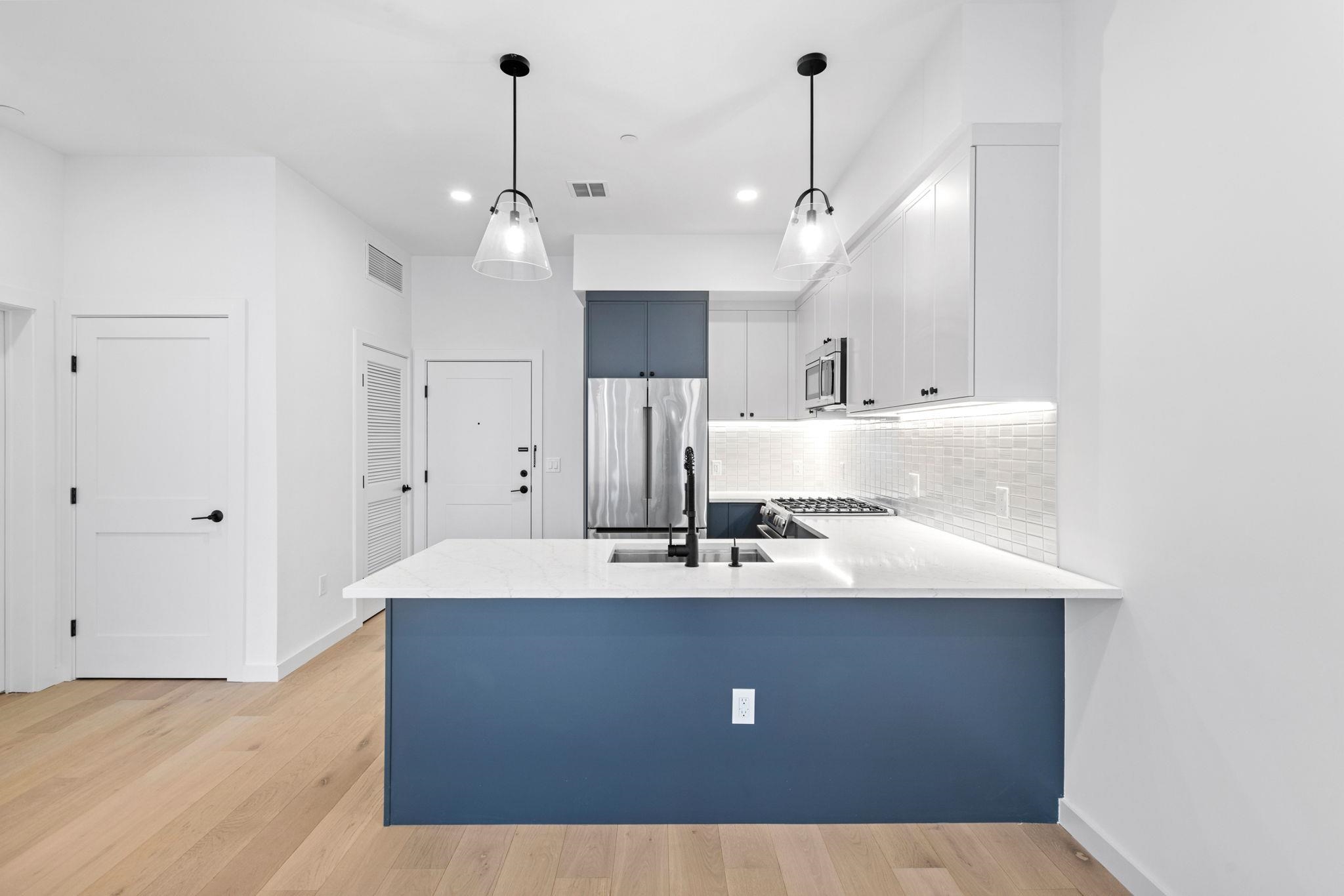 425 3RD ST Unit: 317