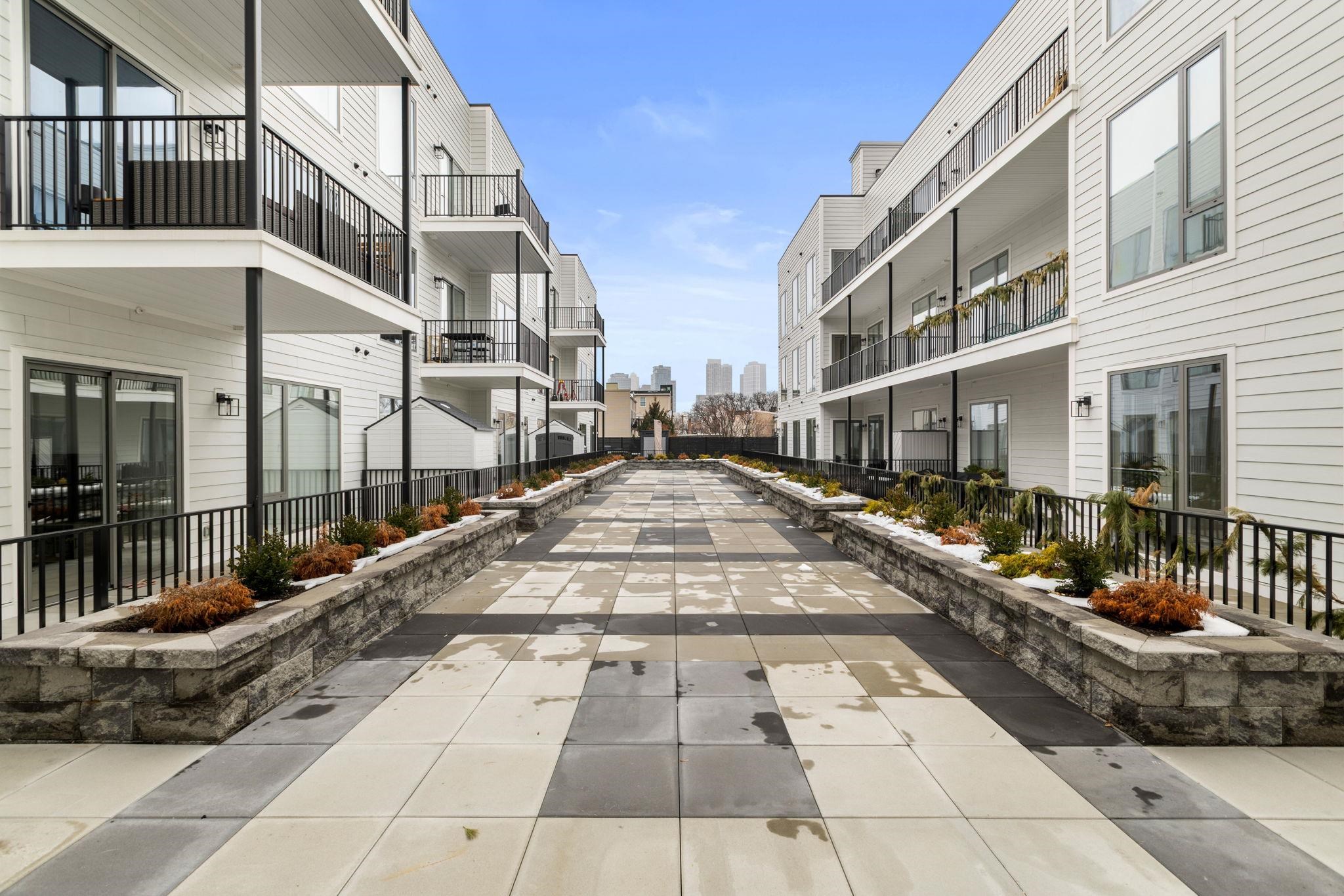 425 3RD ST Unit: 317