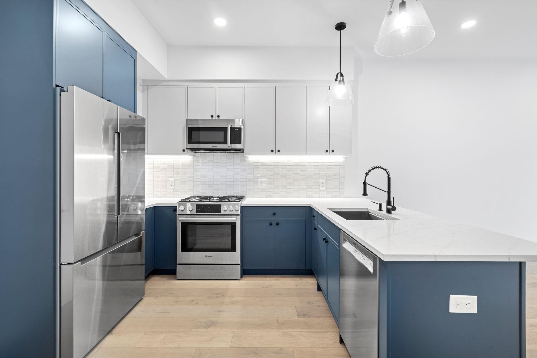 425 3RD ST Unit: 317